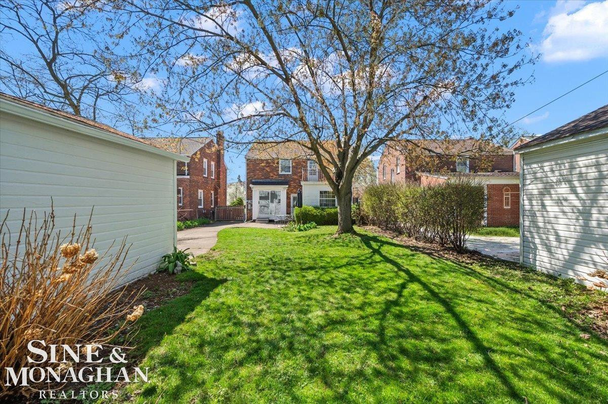 1866 Country Club Road, Grosse Pointe Woods, MI 48236 — Photo 38