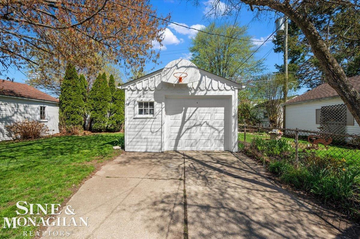 1866 Country Club Road, Grosse Pointe Woods, MI 48236 — Photo 41