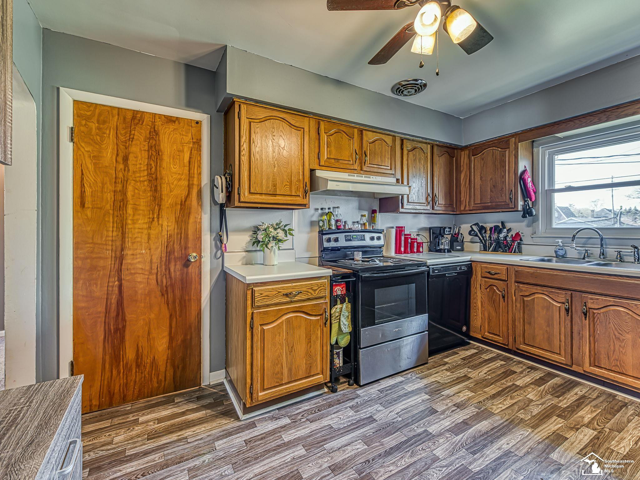 318 E Grove Street, Monroe, MI 48162 — Photo 8