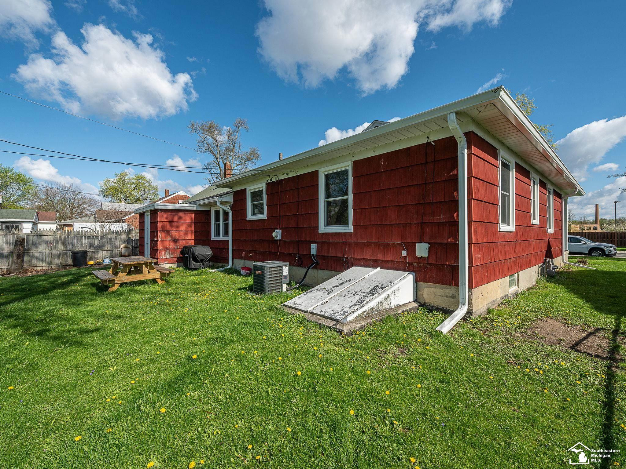 318 E Grove Street, Monroe, MI 48162 — Photo 27
