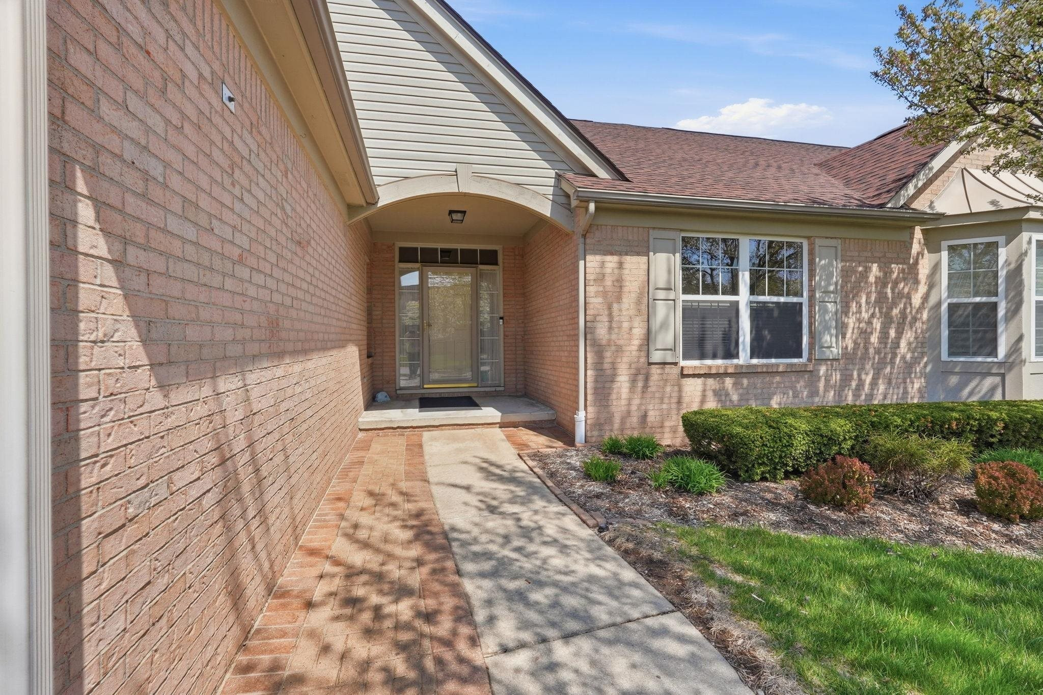 17233 Pond Drive, Clinton Twp, MI 48038 — Photo 4