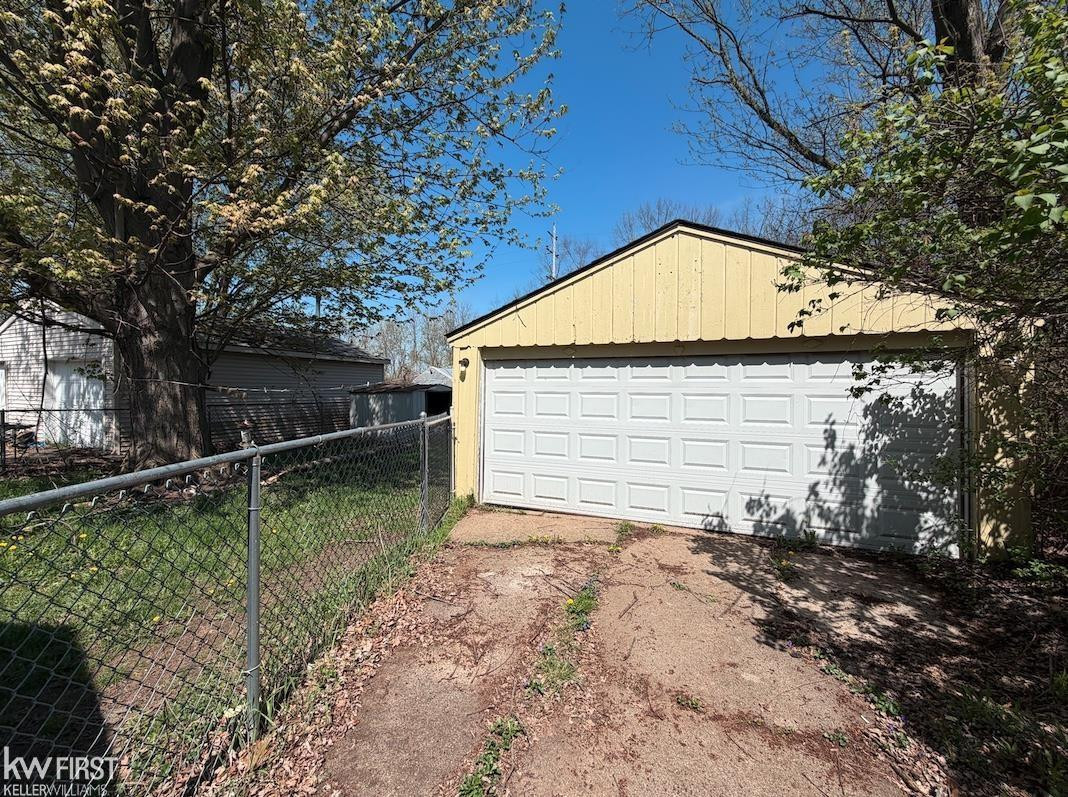1387 Webber Avenue, Burton, MI 48529 — Photo 12