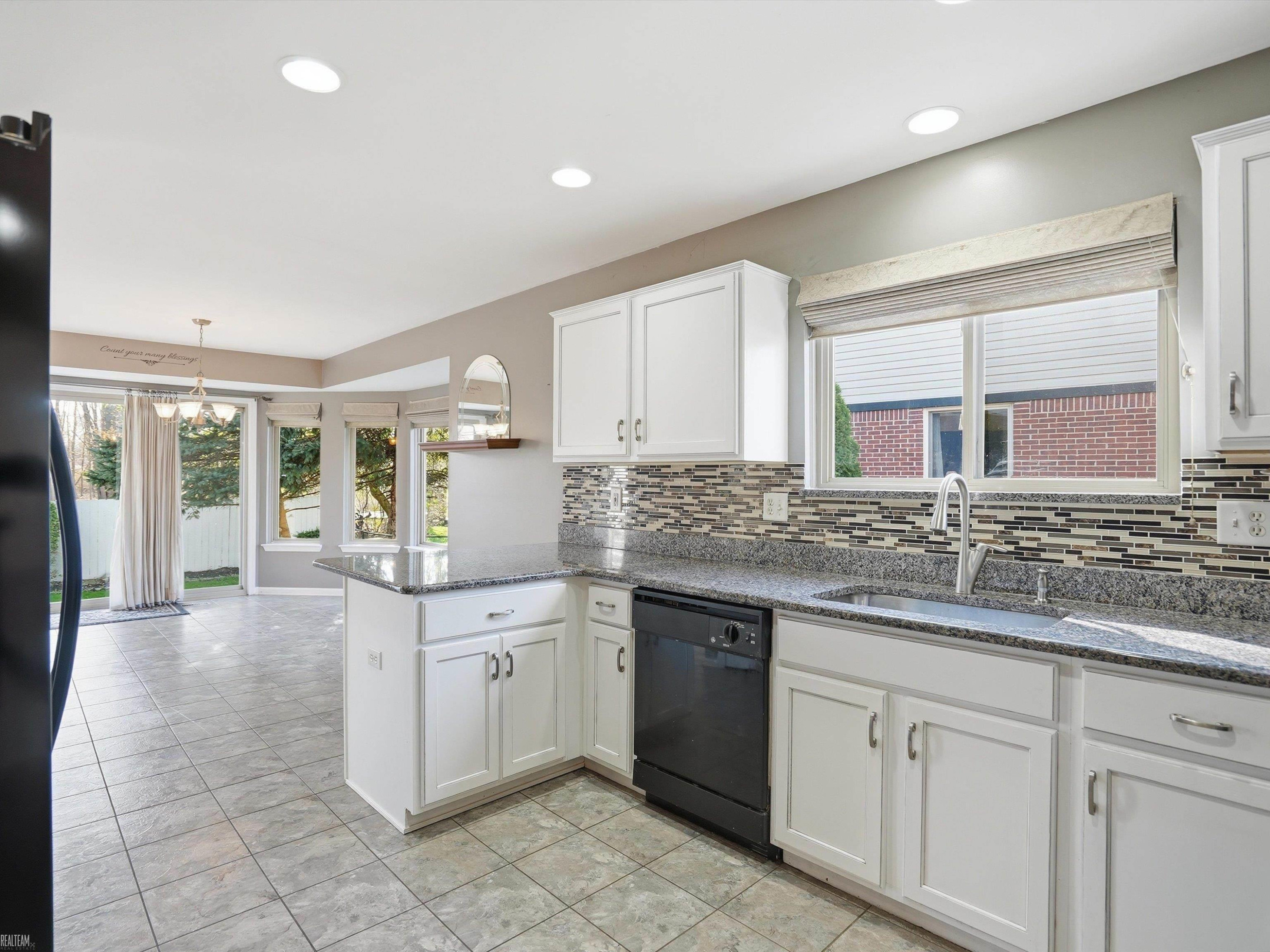 52625 Bree Drive, New Baltimore, MI 48047 — Photo 6