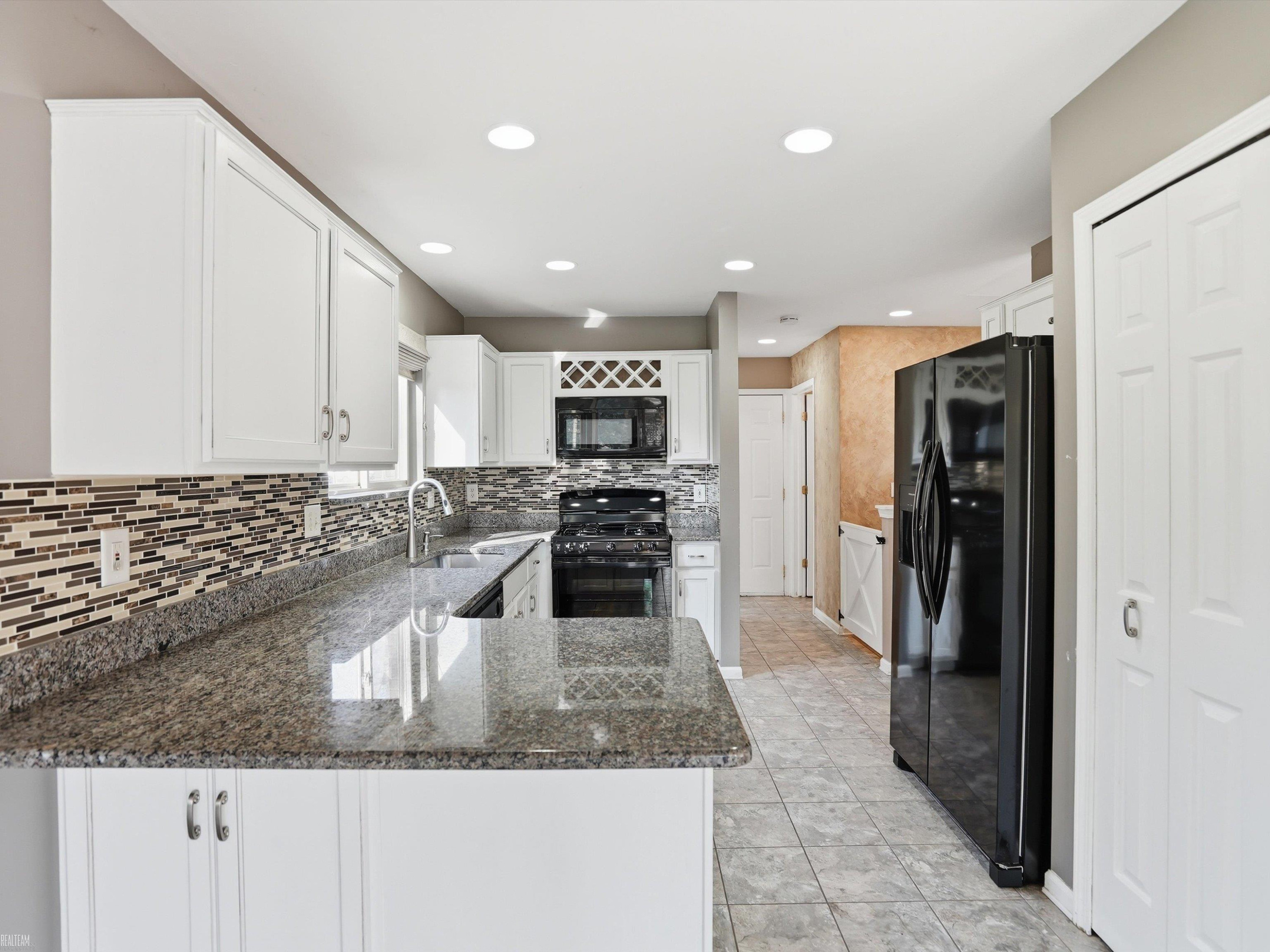 52625 Bree Drive, New Baltimore, MI 48047 — Photo 7