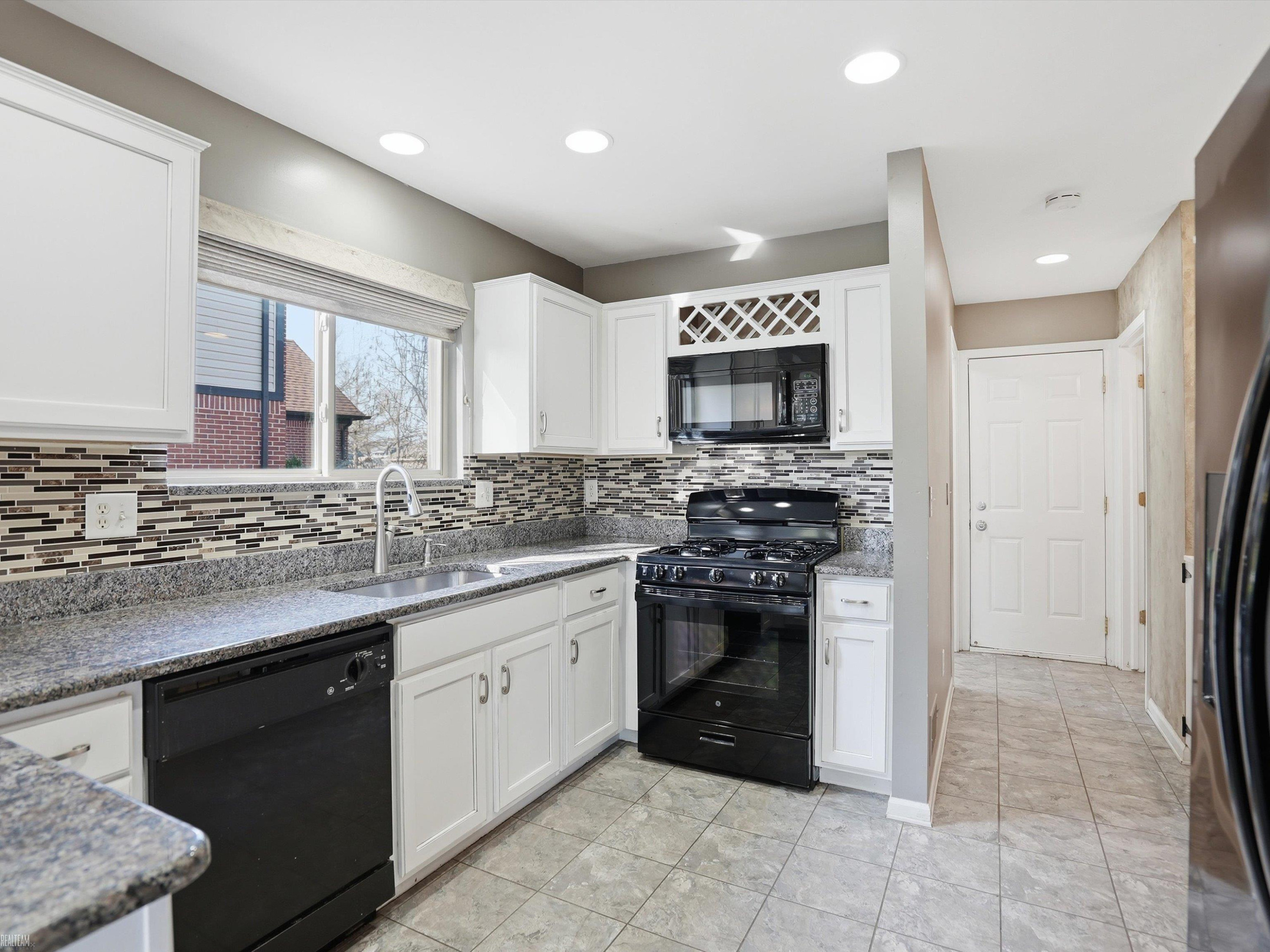 52625 Bree Drive, New Baltimore, MI 48047 — Photo 9