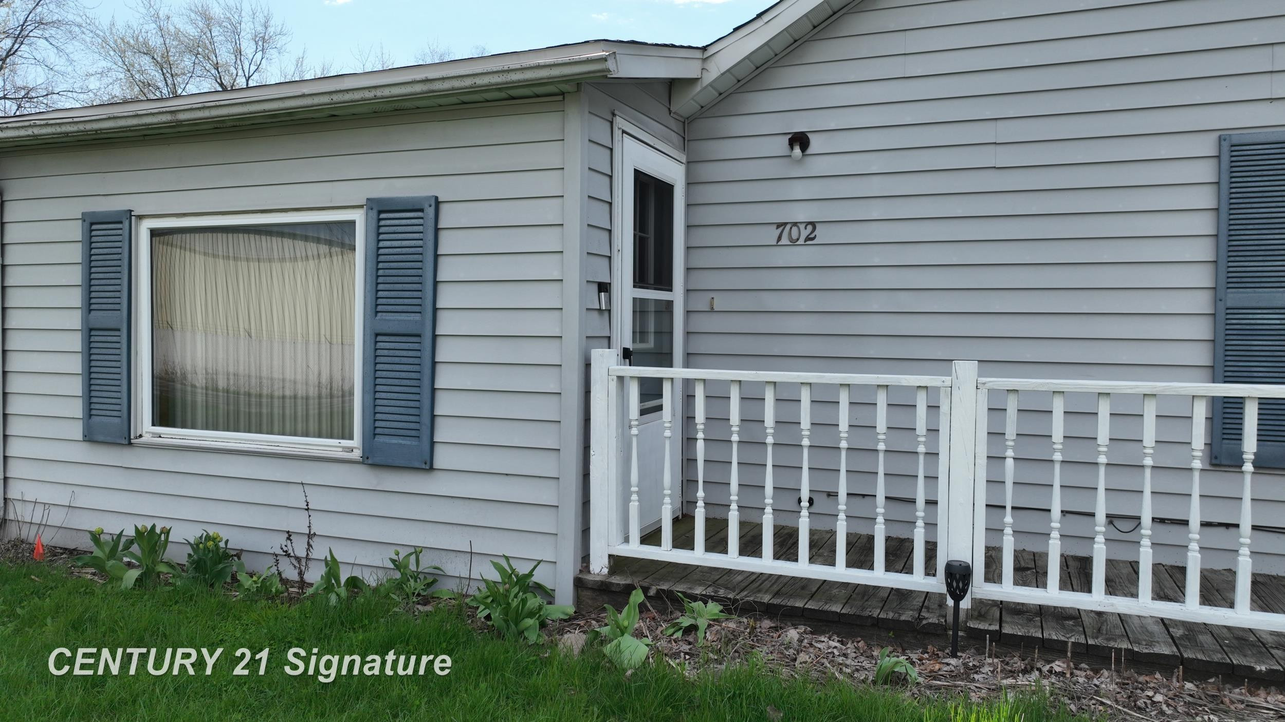 702 Flint Street, Saint Charles, MI 48655 — Photo 2