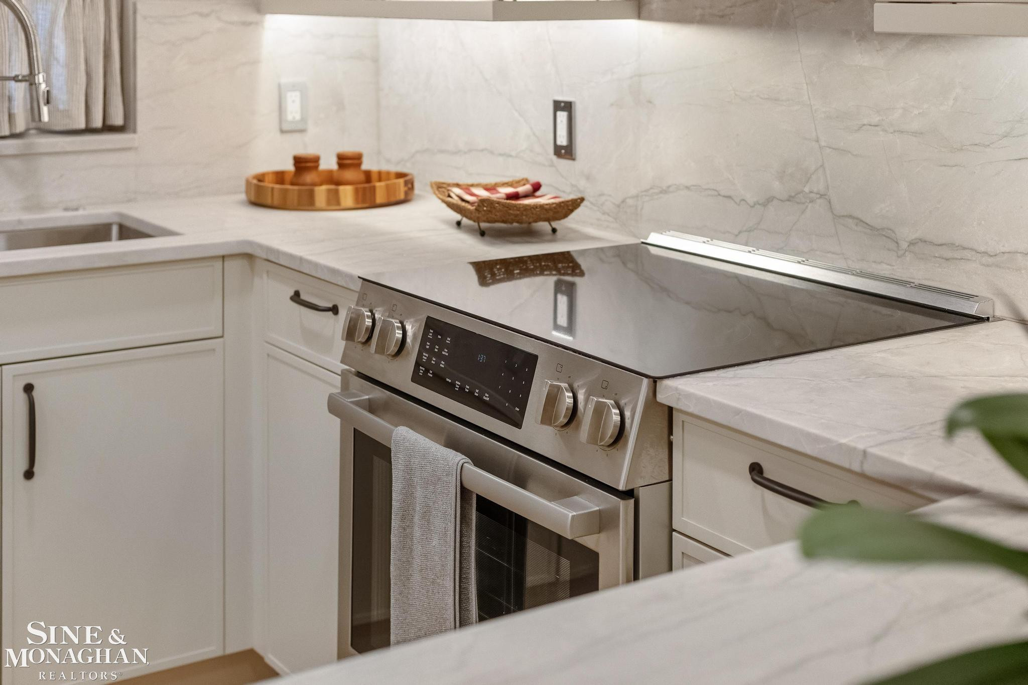 319 Beaupre Lane, Grosse Pointe Farms, MI 48236 — Photo 14