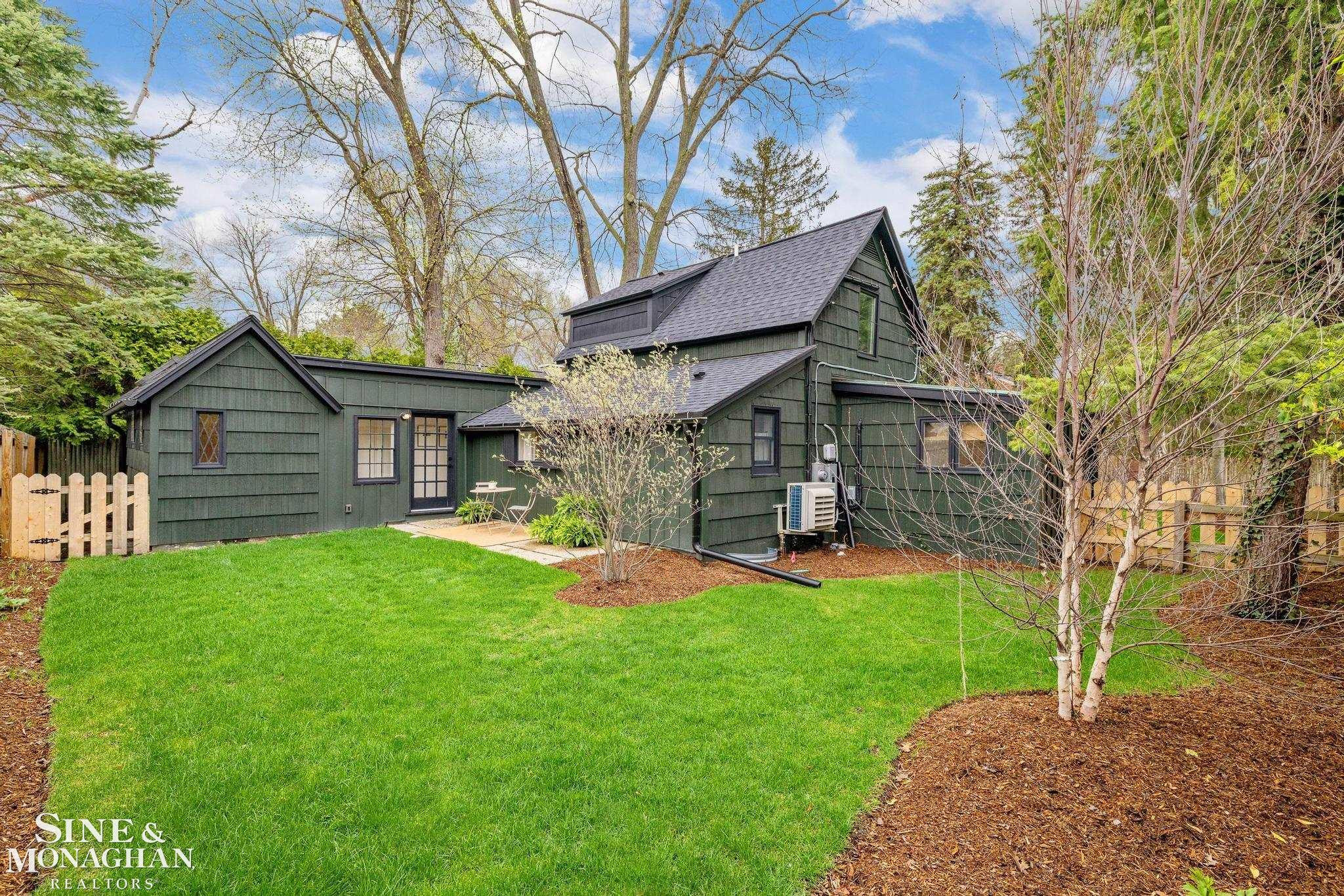 319 Beaupre Lane, Grosse Pointe Farms, MI 48236 — Photo 38