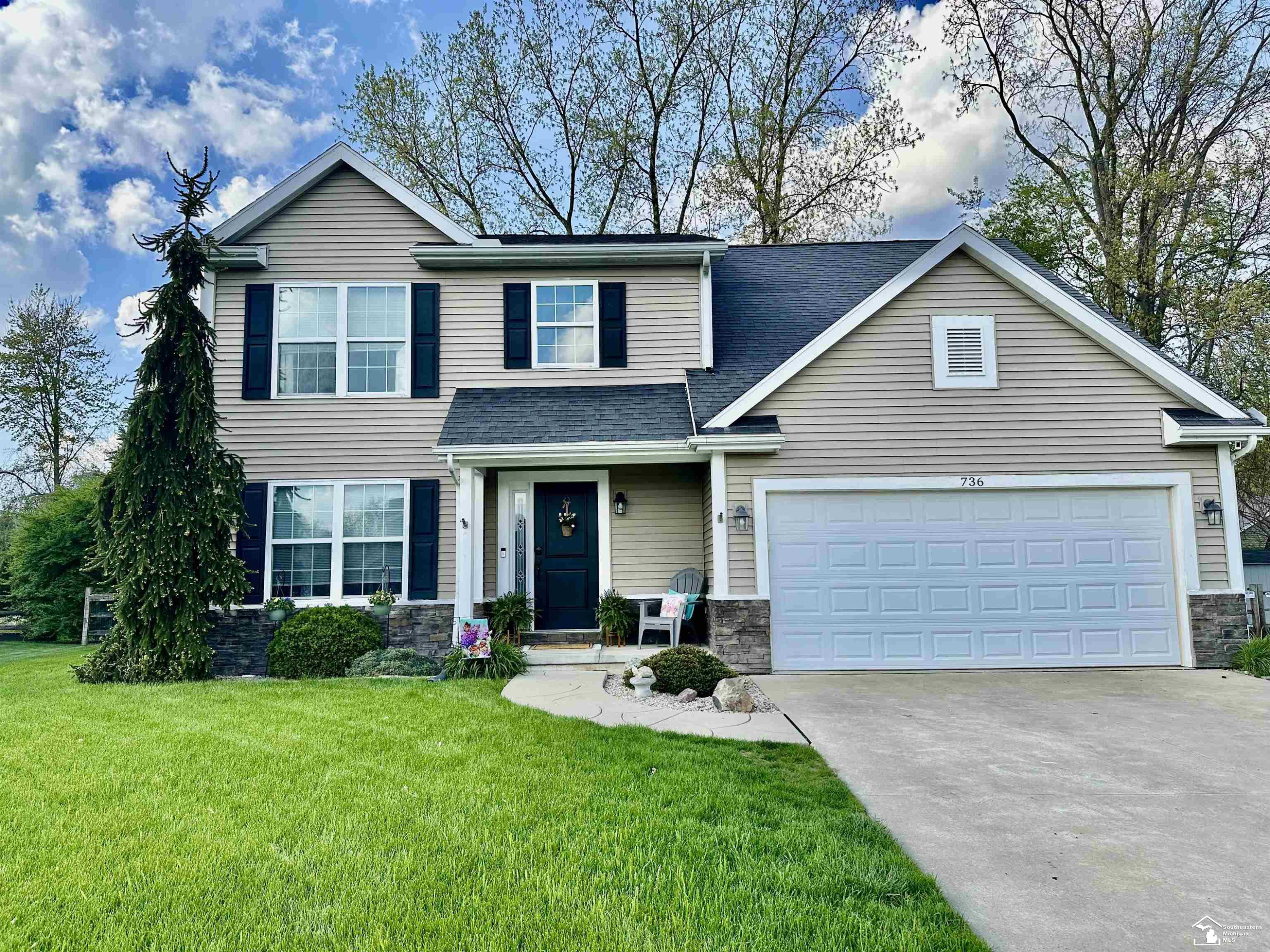 736 Grand Oak Drive, Temperance, MI 48182 — front exterior