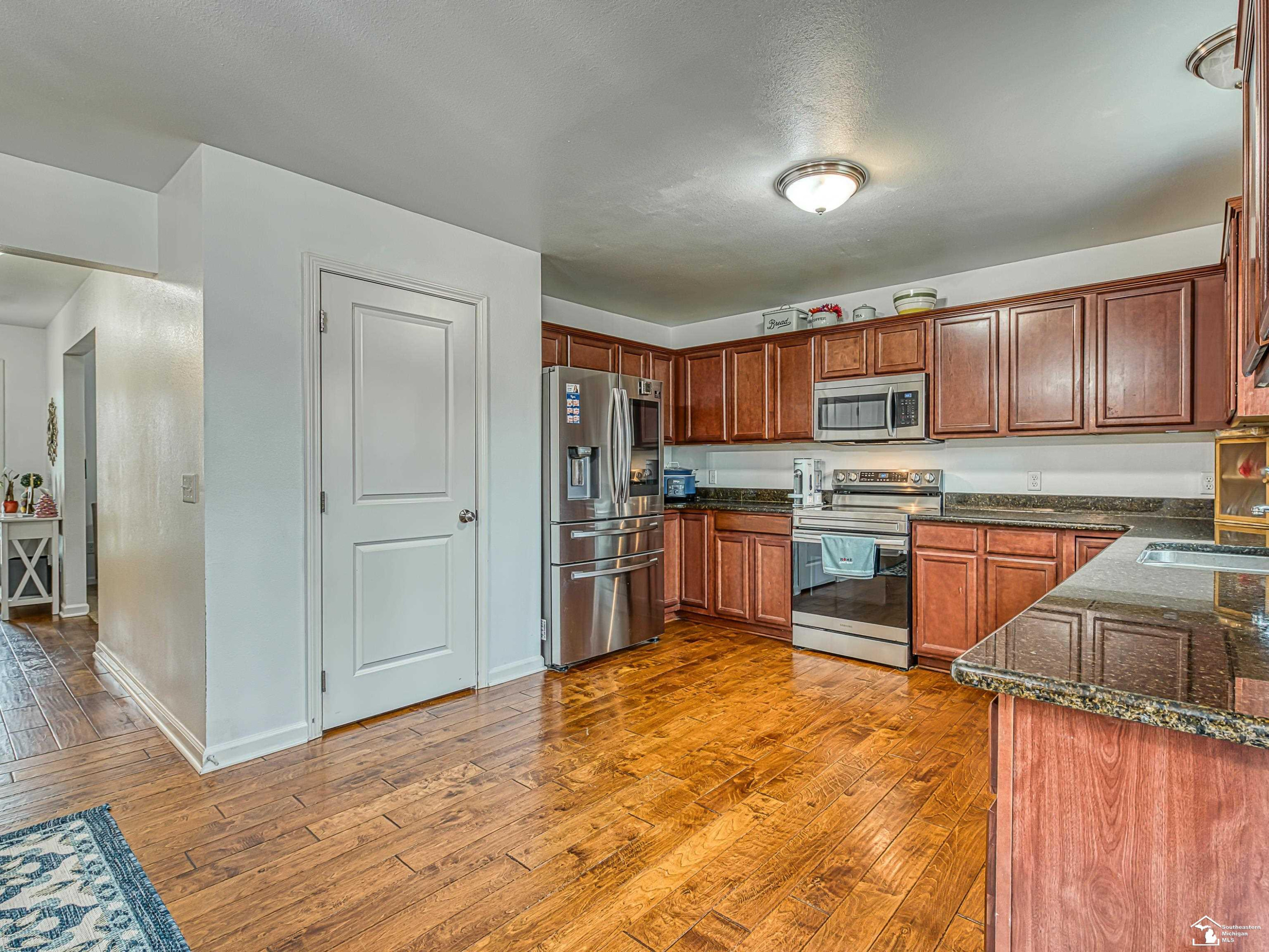 736 Grand Oak Drive, Temperance, MI 48182 — Photo 11