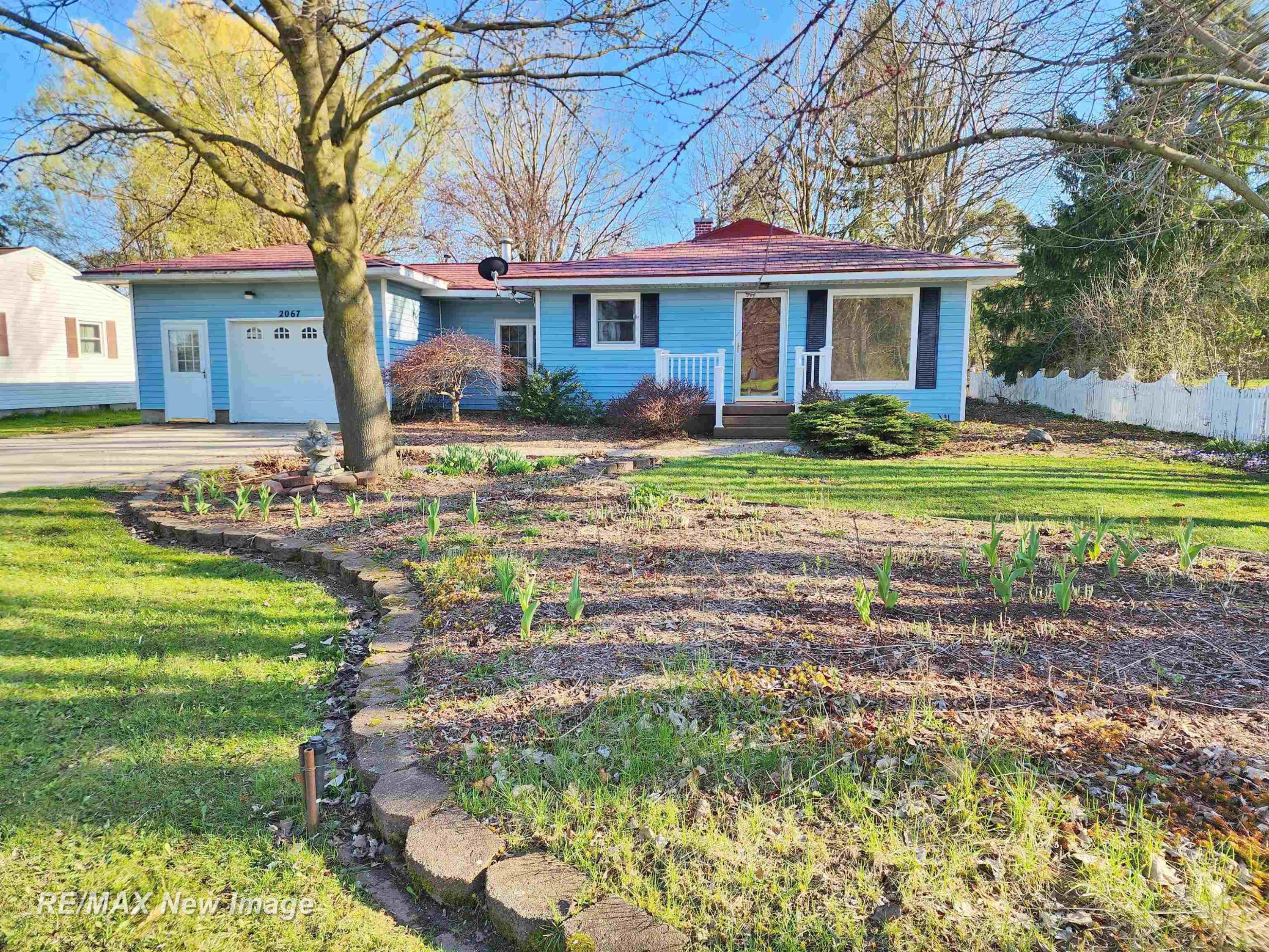 2067 W Midland Road, Auburn, MI 48611 — front exterior