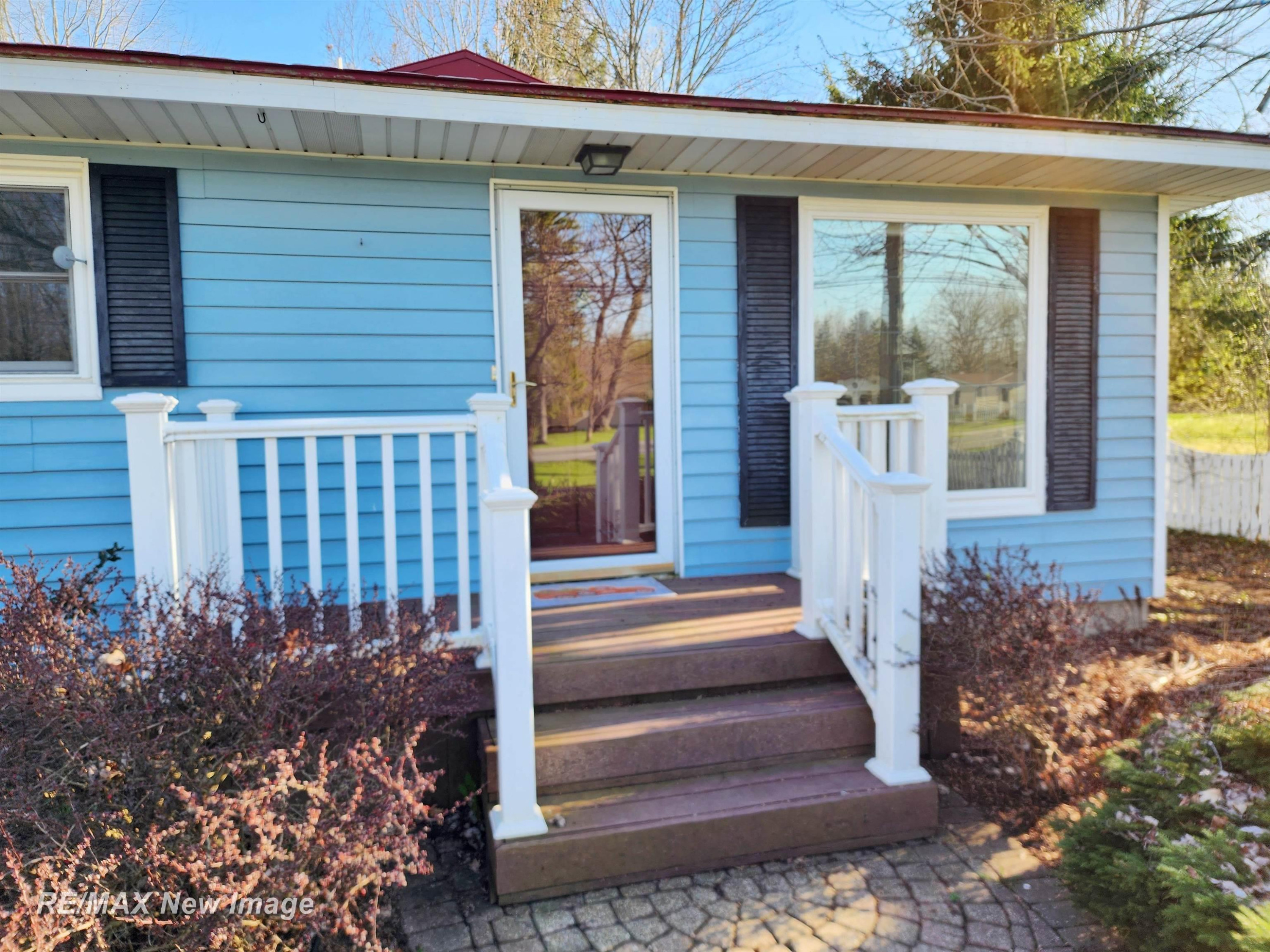 2067 W Midland Road, Auburn, MI 48611 — Photo 2