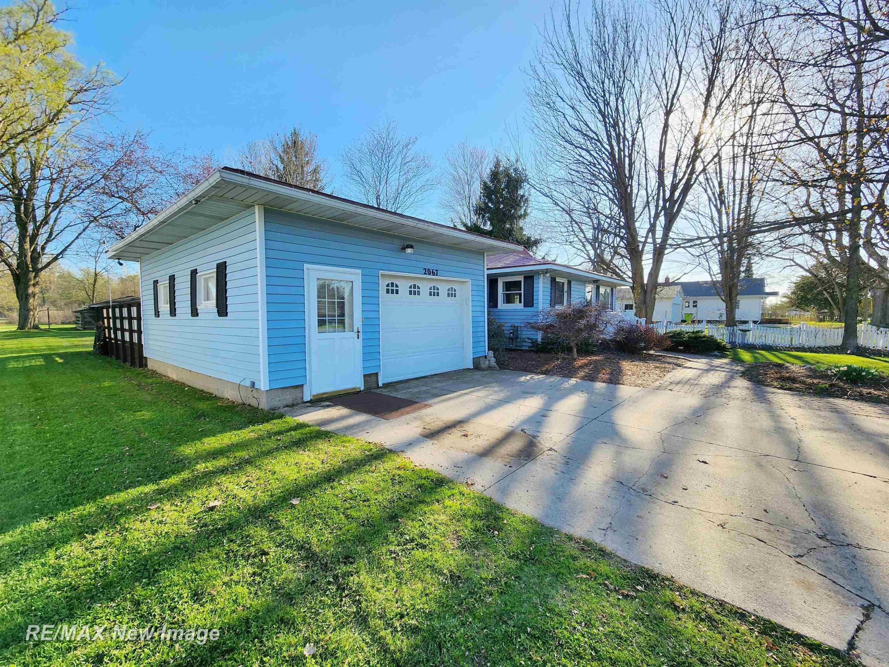 2067 W Midland Road, Auburn, MI 48611 — Photo 43