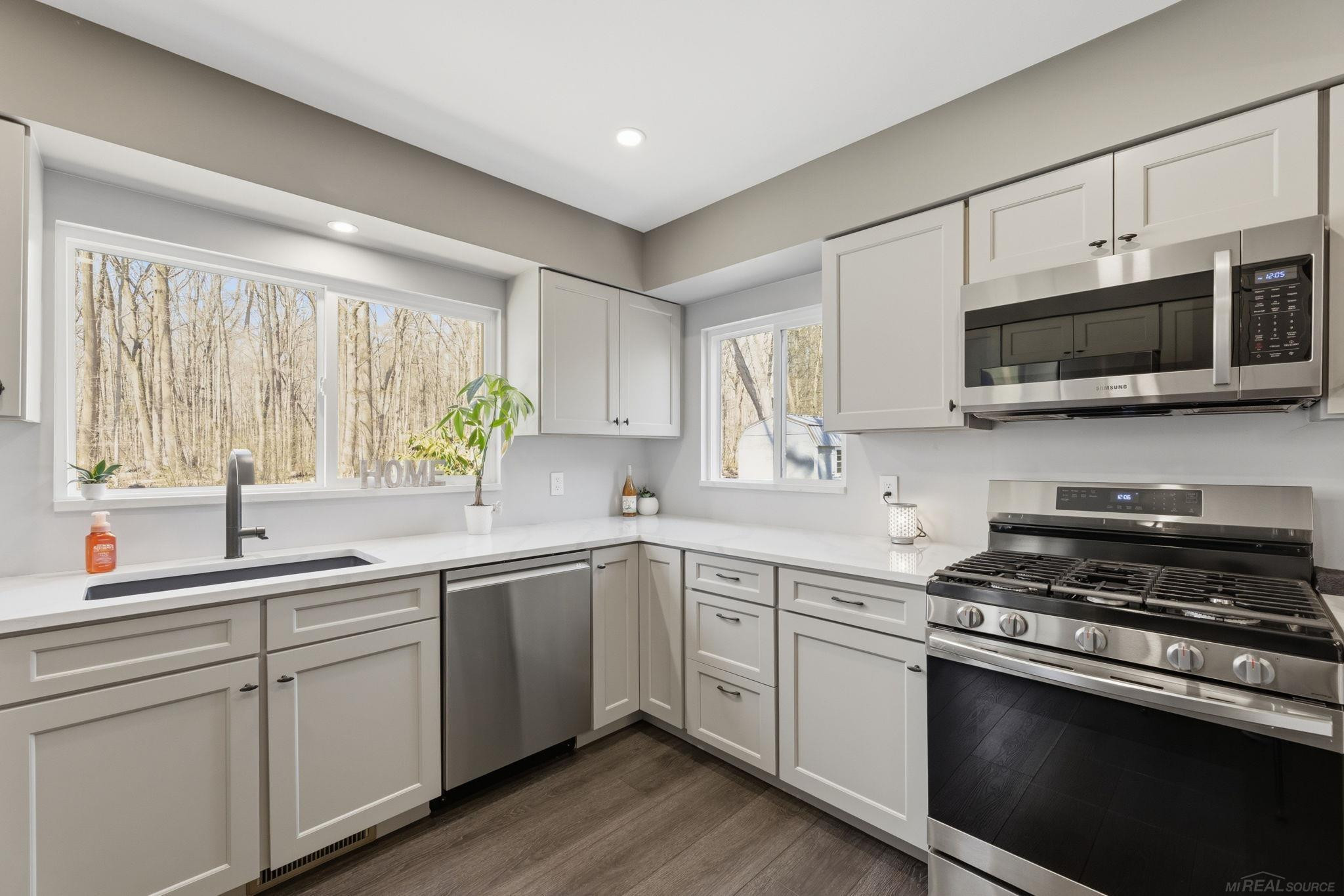 3645 W Surrey Lane, MI 48059 — Photo 10