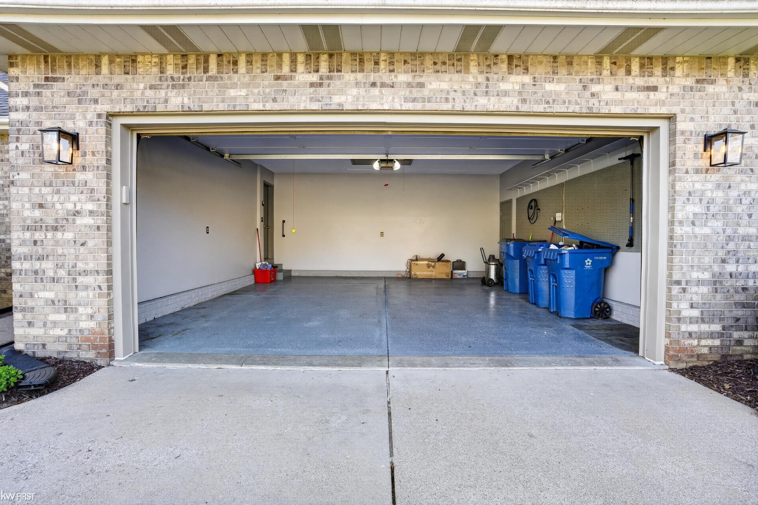 2345 Lost Creek Drive, Flushing, MI 48433 — Photo 8