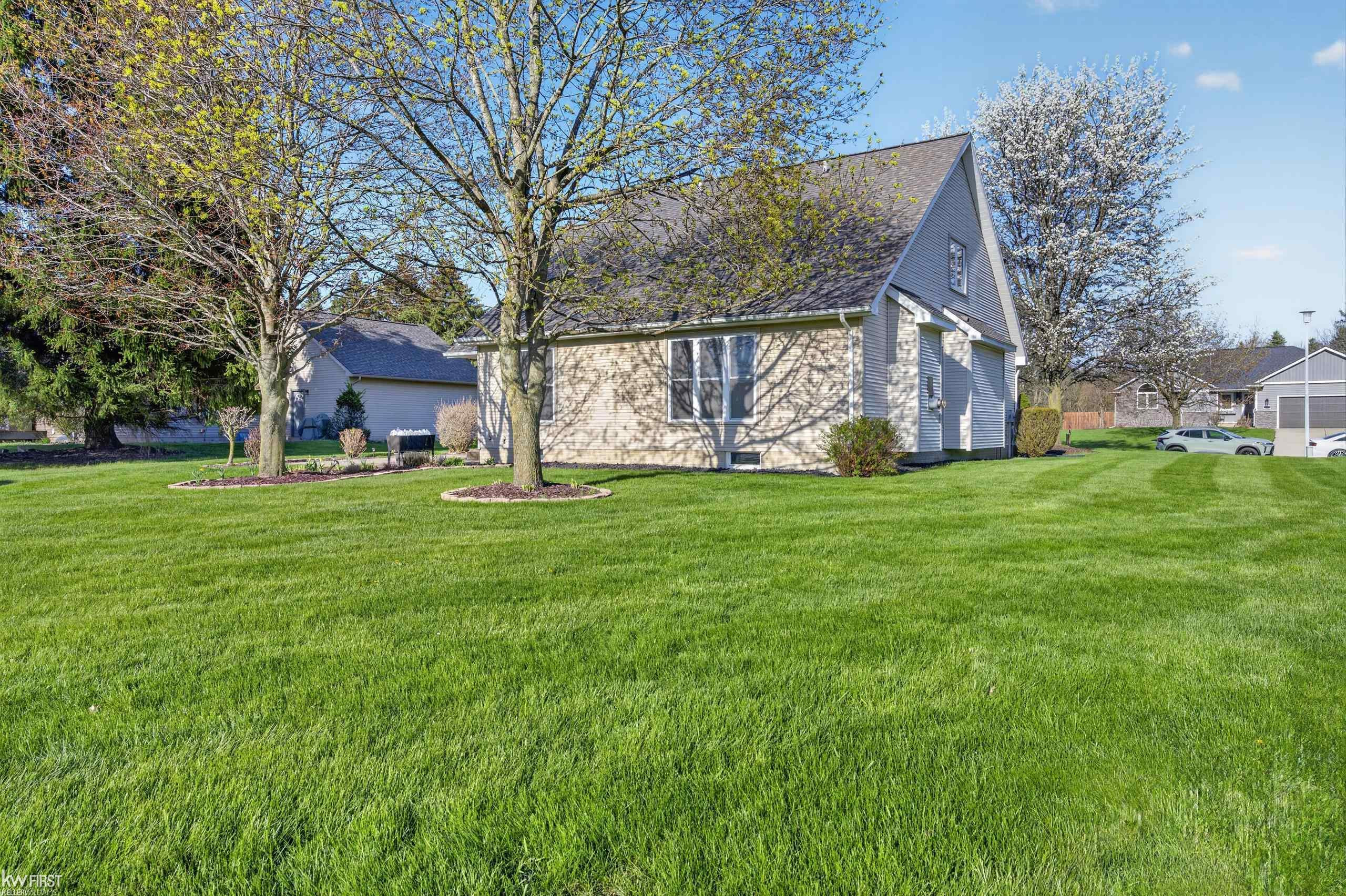 2345 Lost Creek Drive, Flushing, MI 48433 — Photo 10