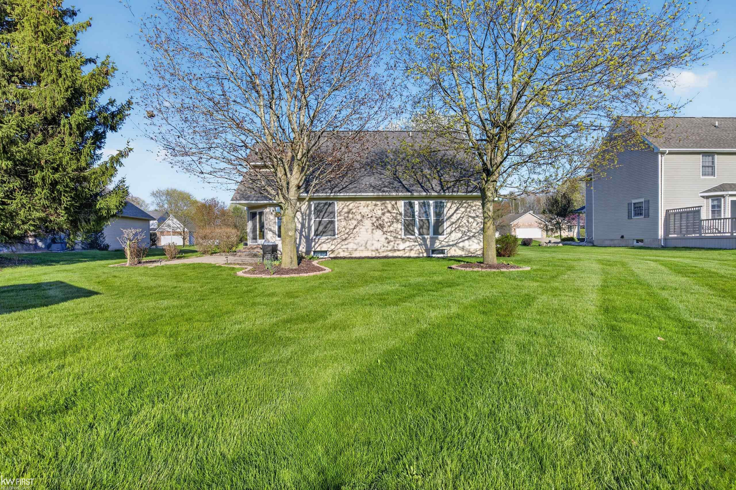 2345 Lost Creek Drive, Flushing, MI 48433 — Photo 12