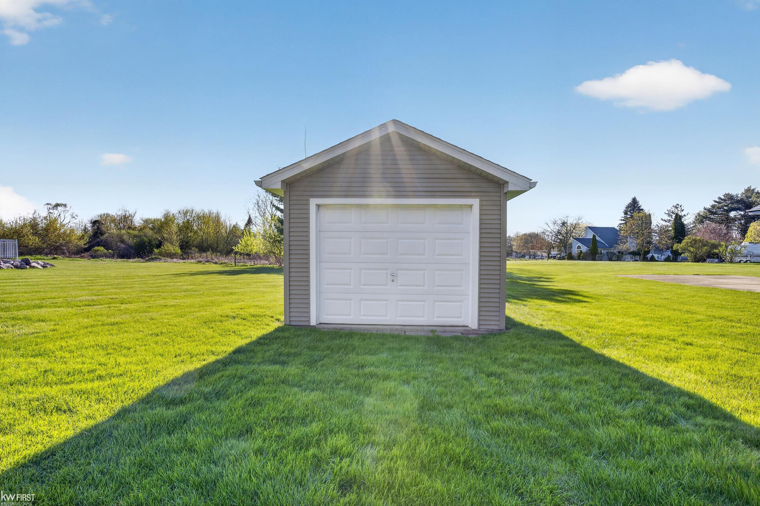 2345 Lost Creek Drive, Flushing, MI 48433 — Photo 19