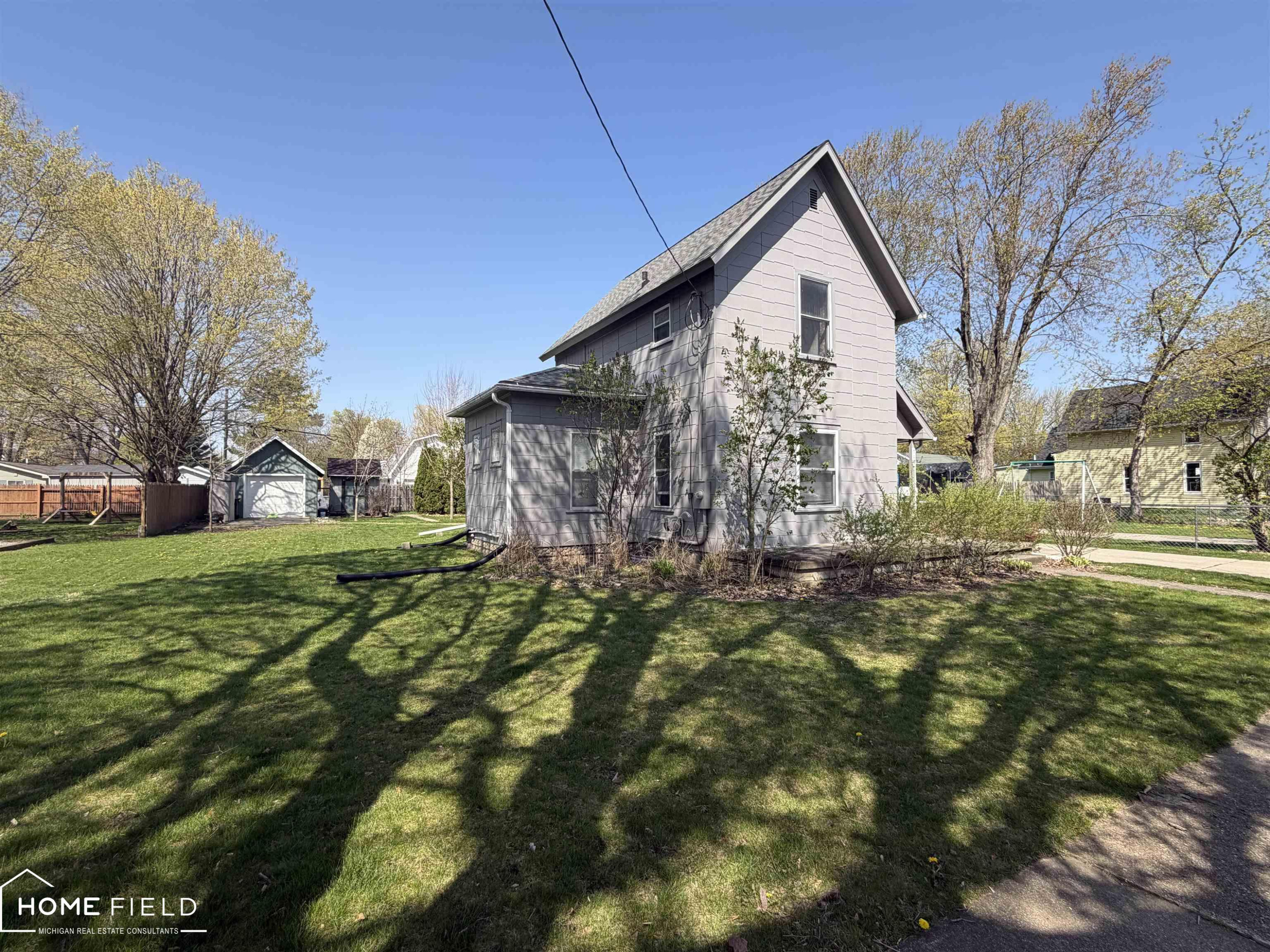 714 Broadway Avenue, Owosso, MI 48867 — Photo 2