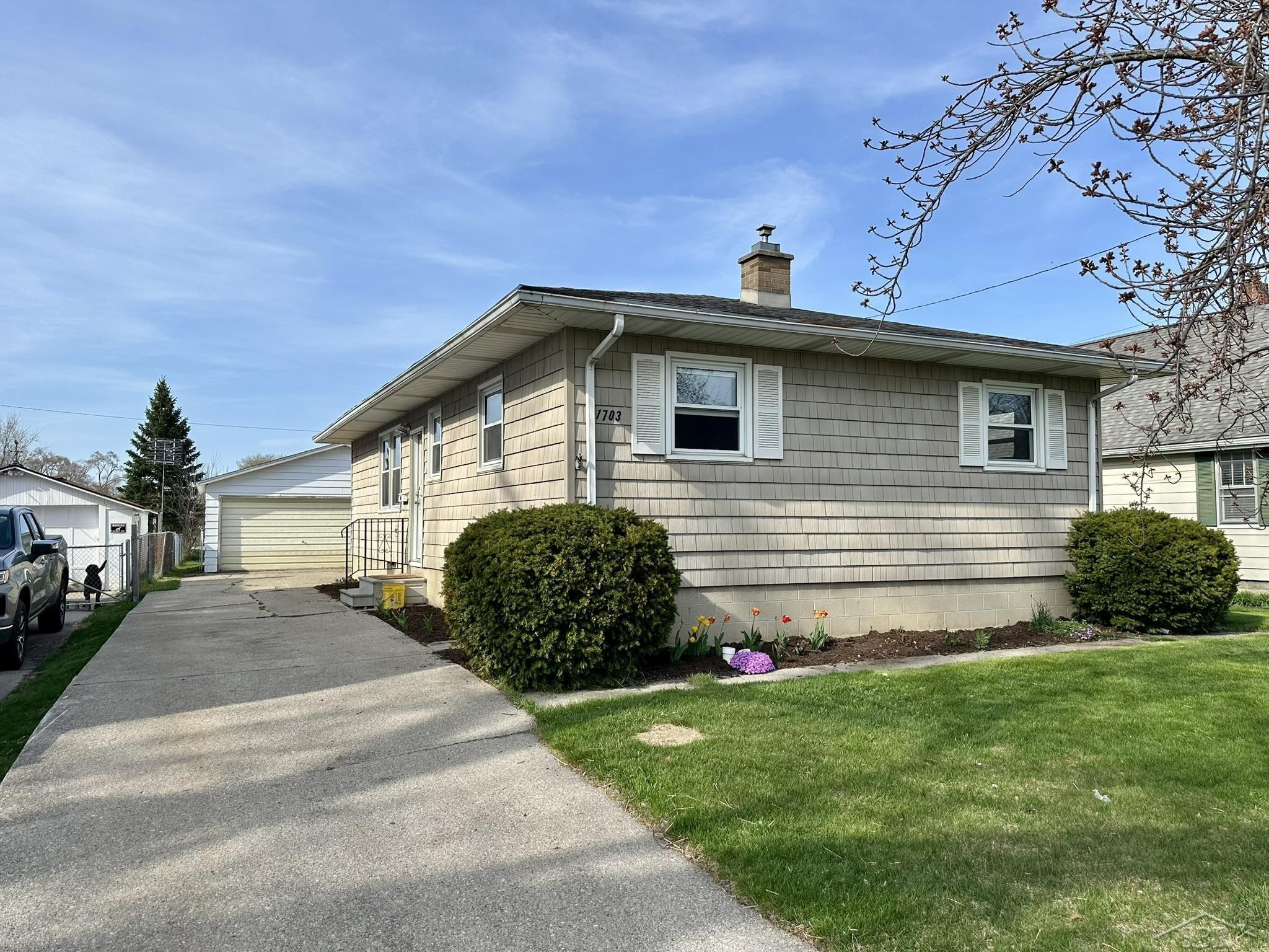 1703 Essex Street, Essexville, MI 48732 — front exterior