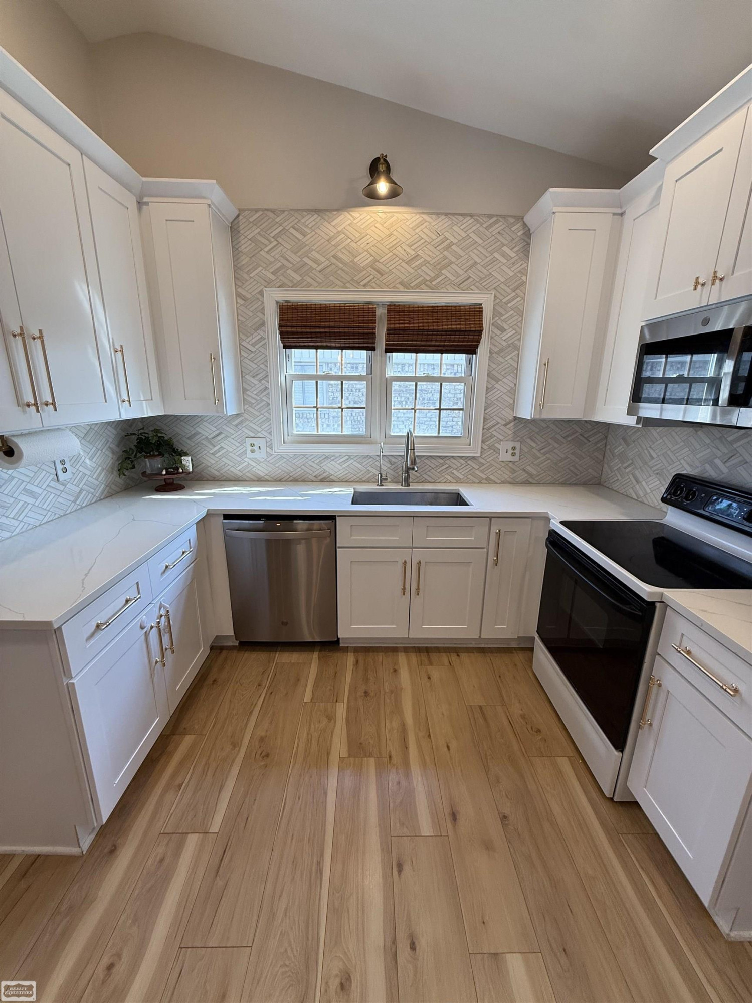 47642 Stephanie Drive, MI 48044 — Photo 3