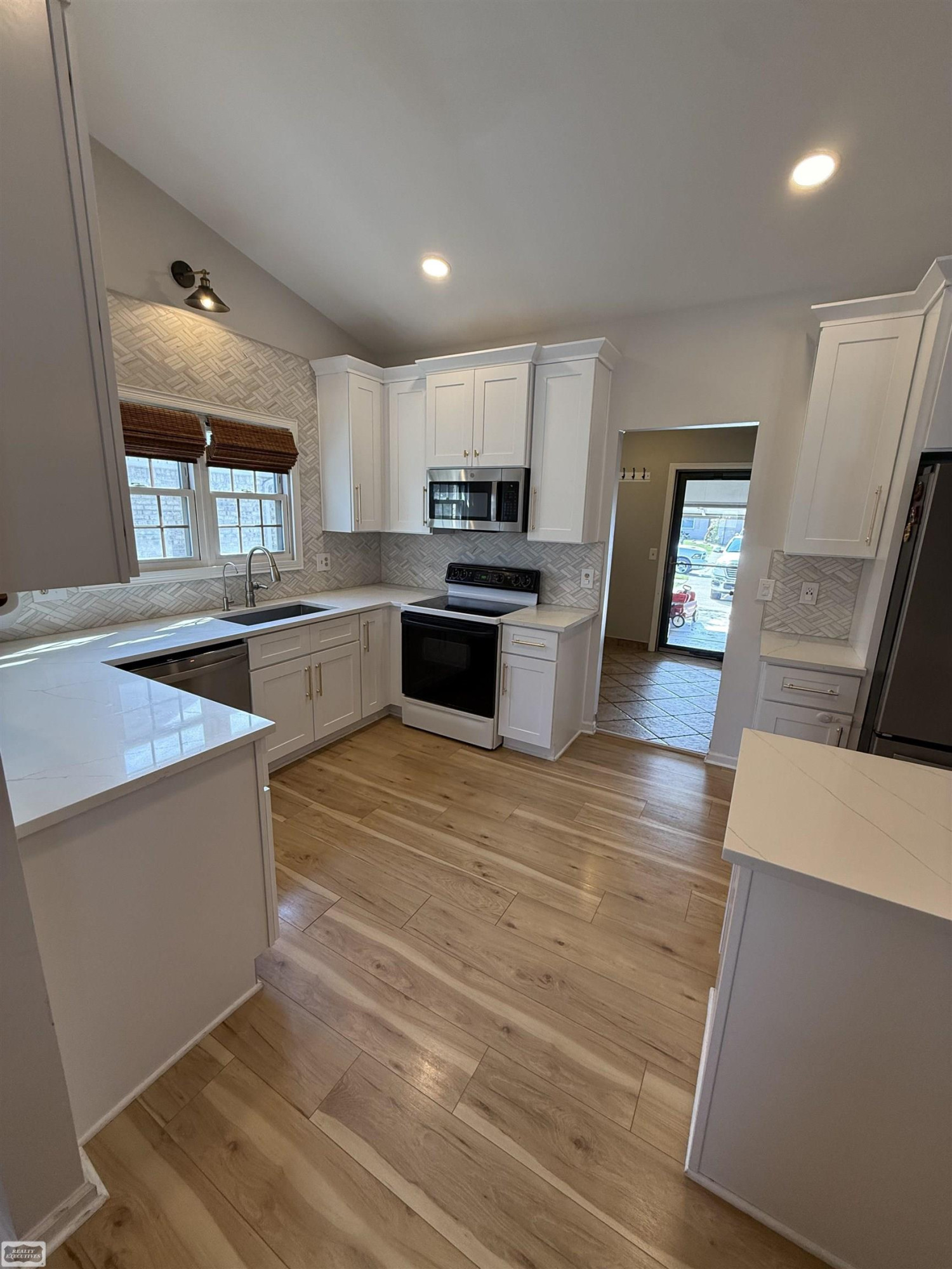 47642 Stephanie Drive, MI 48044 — Photo 4