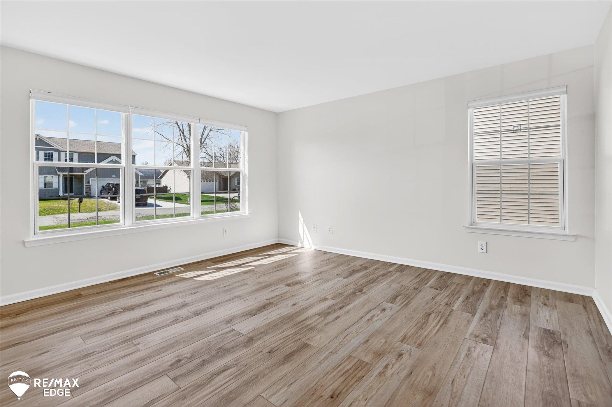 4469 Meadowlane Court, Burton, MI 48519 — Photo 4