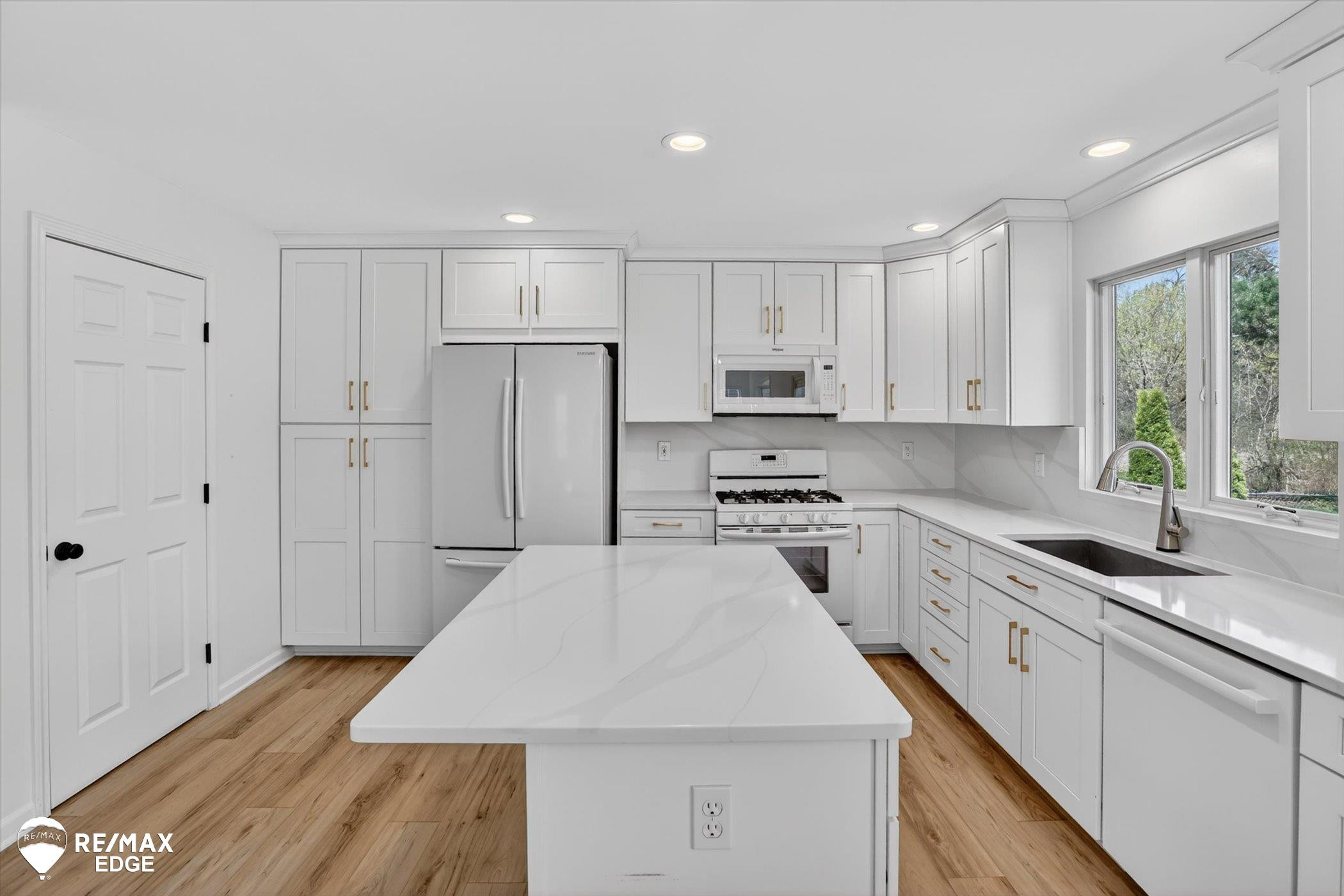 4469 Meadowlane Court, Burton, MI 48519 — Photo 7