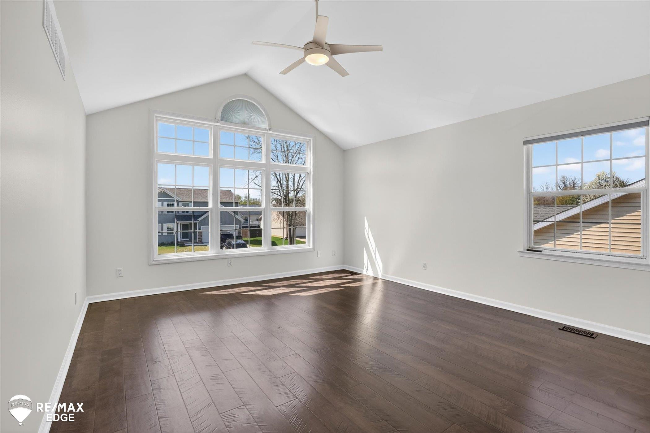 4469 Meadowlane Court, Burton, MI 48519 — Photo 16
