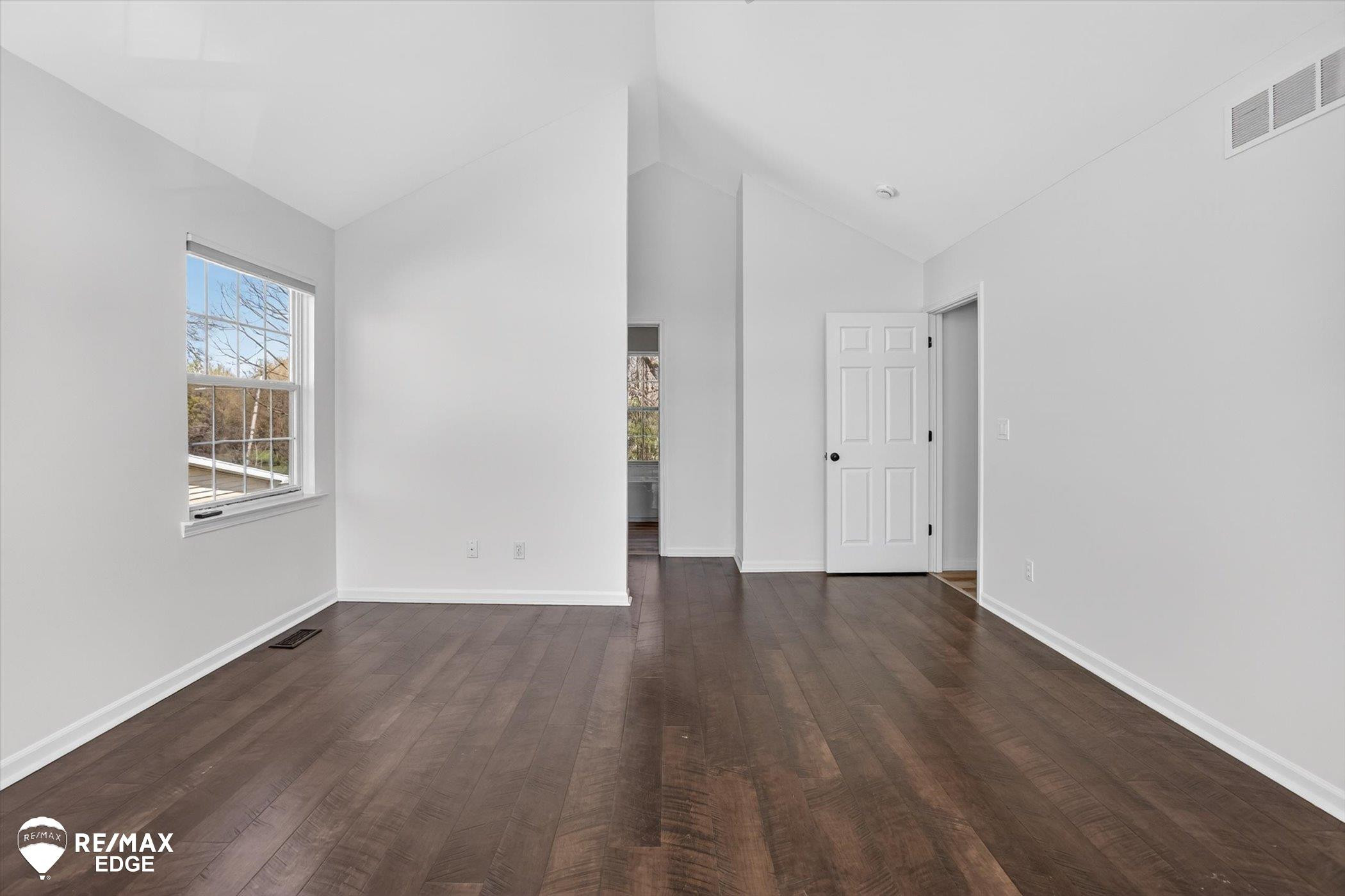 4469 Meadowlane Court, Burton, MI 48519 — Photo 17