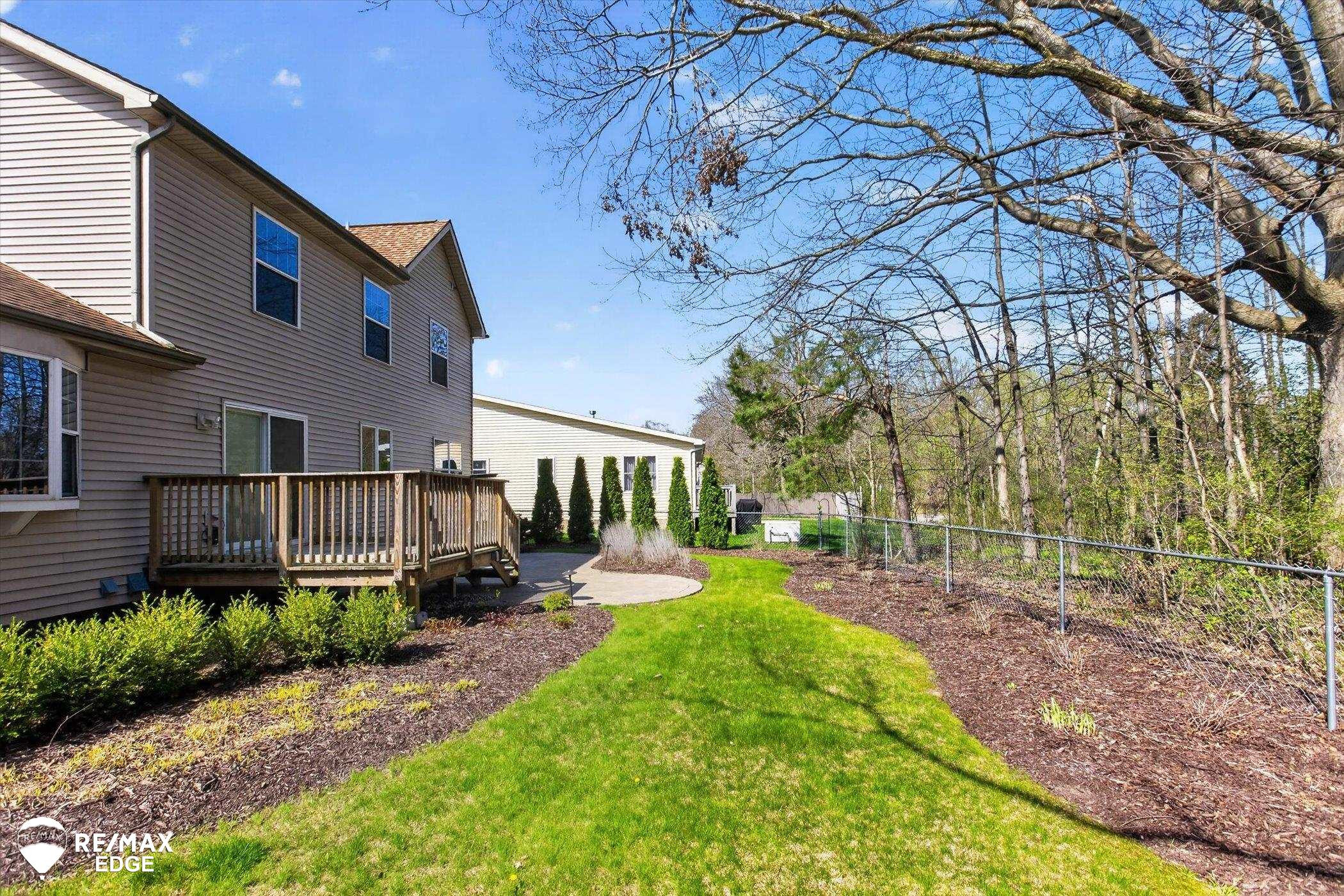 4469 Meadowlane Court, Burton, MI 48519 — Photo 27