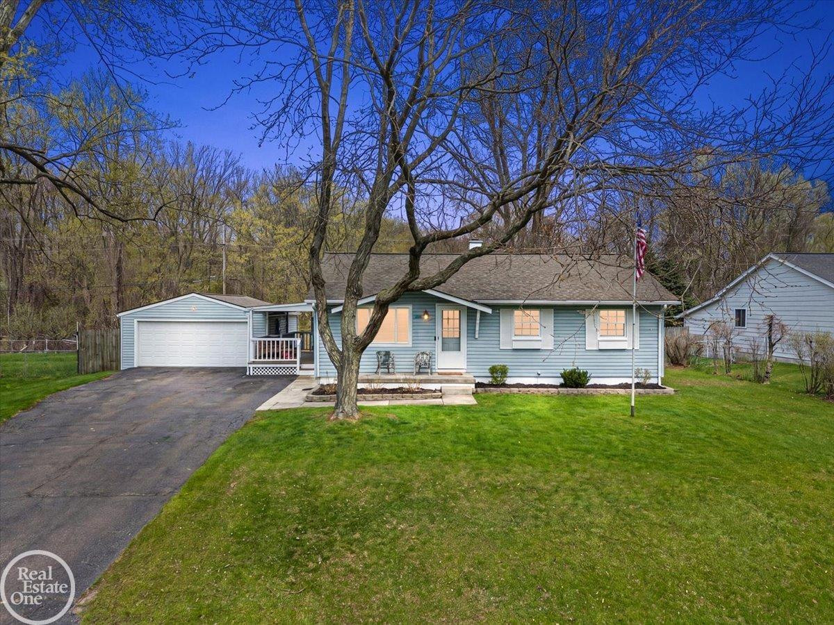 2516 Peters Street, Lake Orion, MI — front exterior