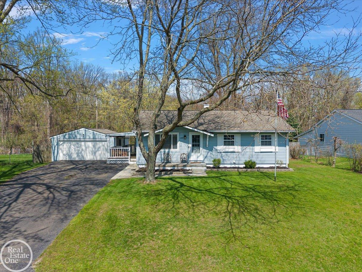 2516 Peters Street, Lake Orion, MI — Photo 2