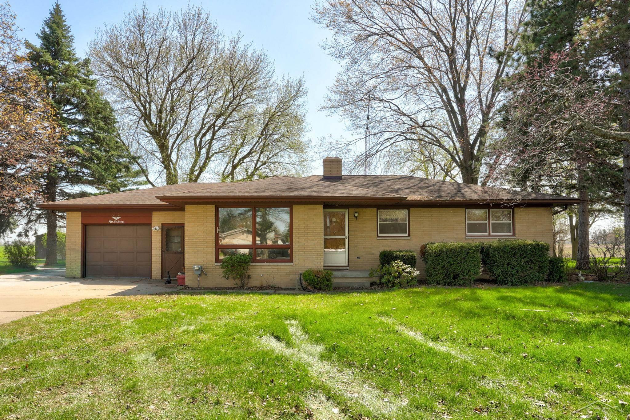 5220 Wakefield Road, Saginaw, MI 48601 — front exterior