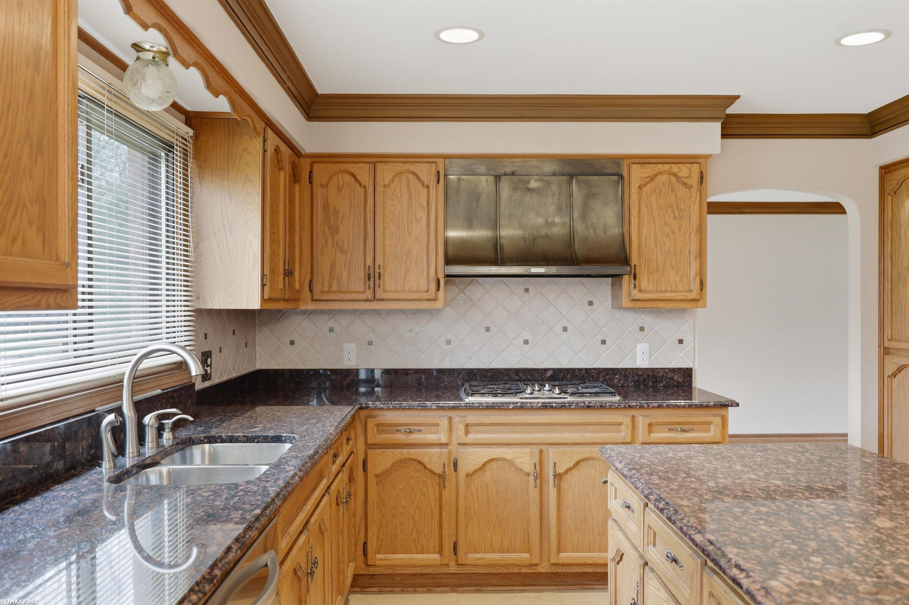 38300 Santa Barbara Street, Clinton, MI 48036 — Photo 15