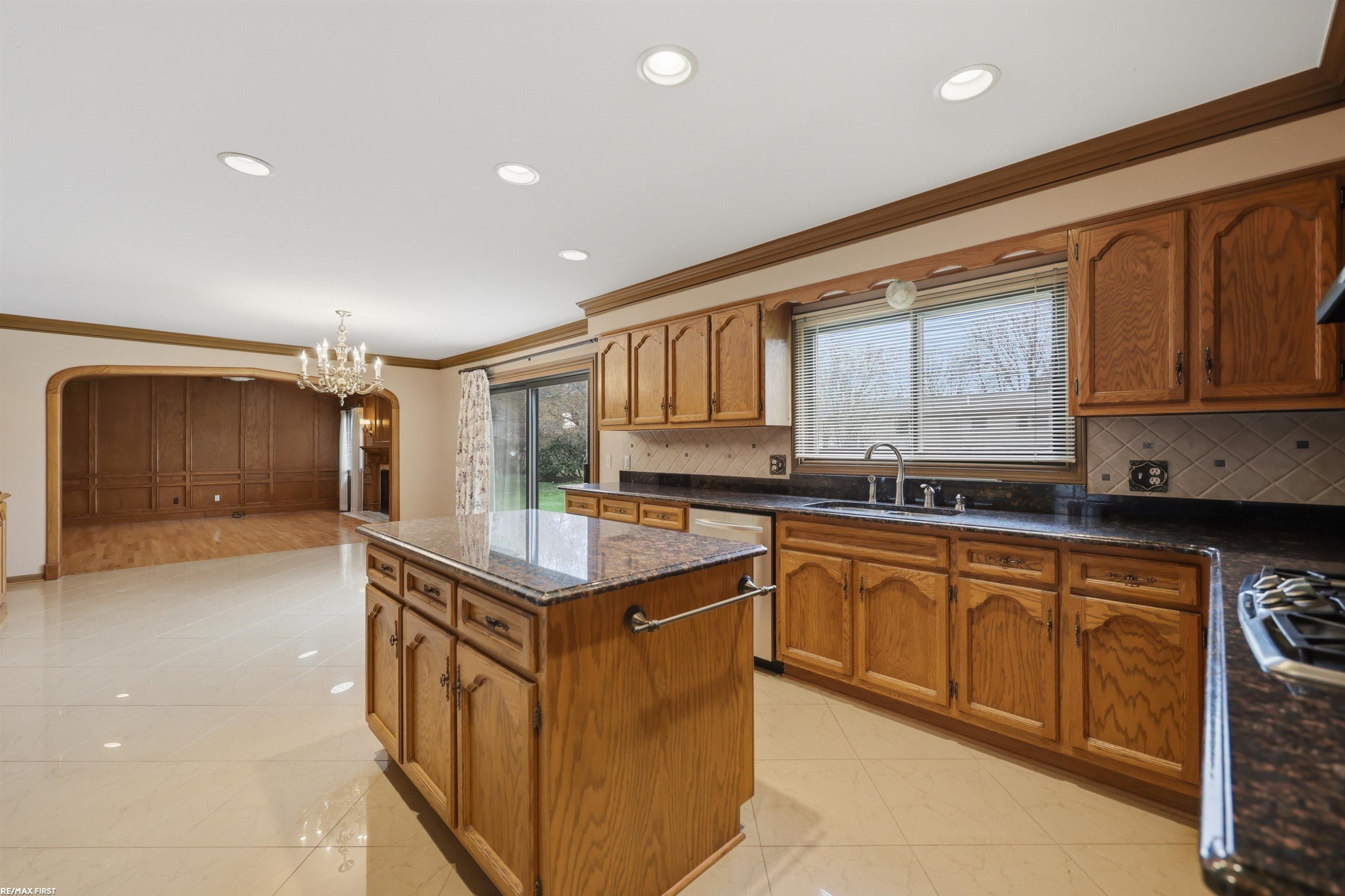 38300 Santa Barbara Street, Clinton, MI 48036 — Photo 17