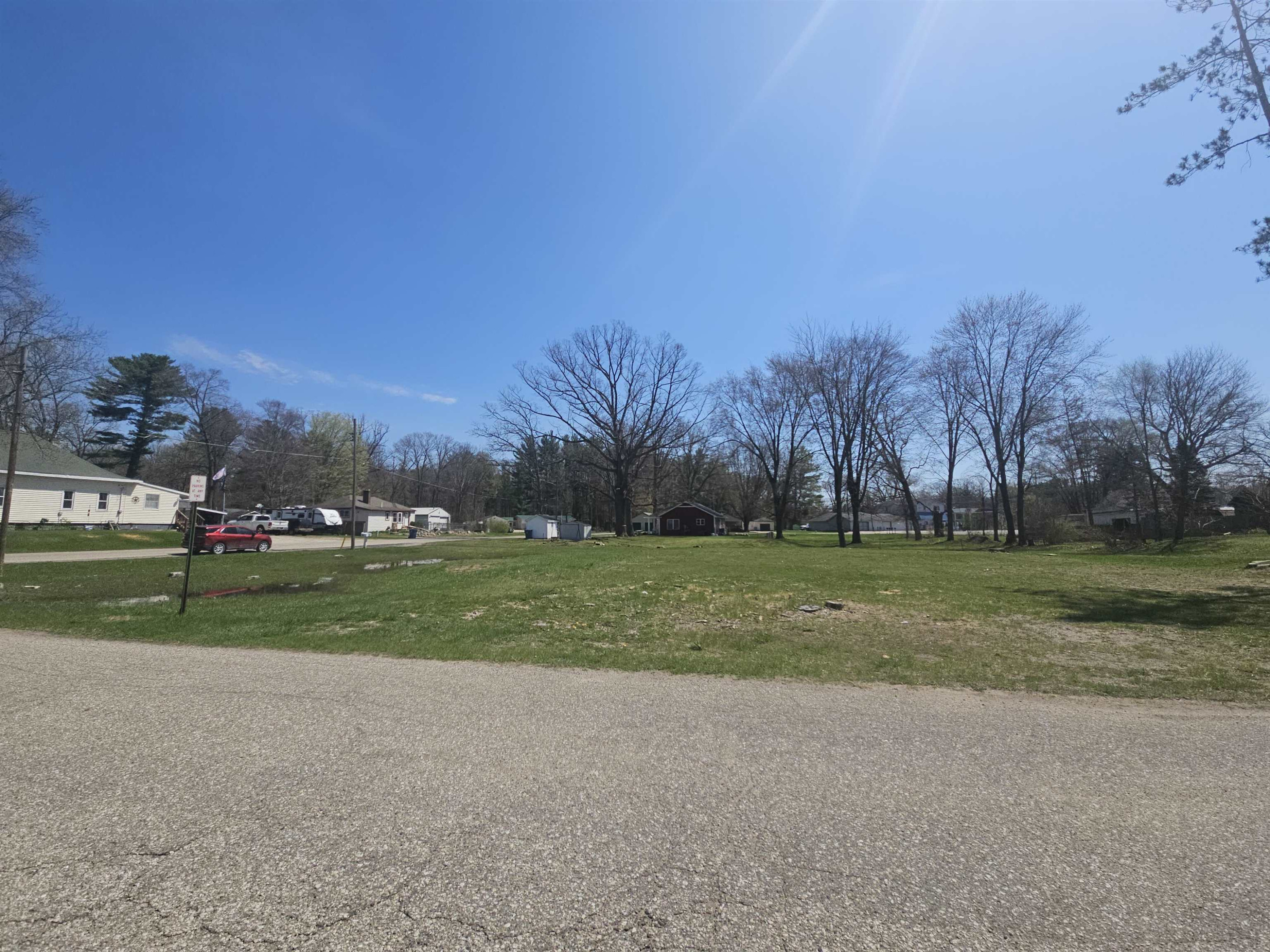 112 Pine Street, Sanford, MI 48532