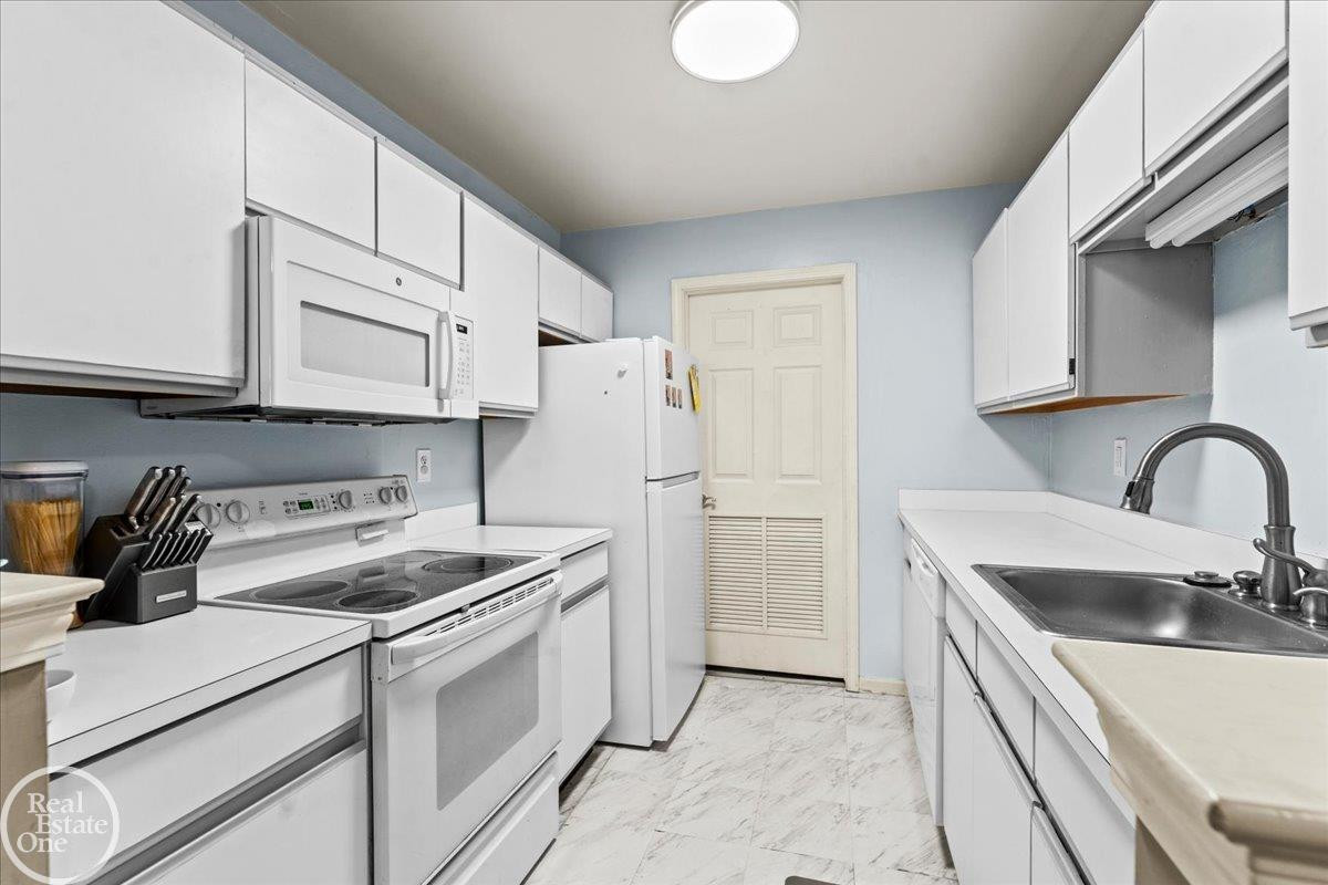 56588 Scotland Boulevard, Shelby Twp, MI 48316 — Photo 10
