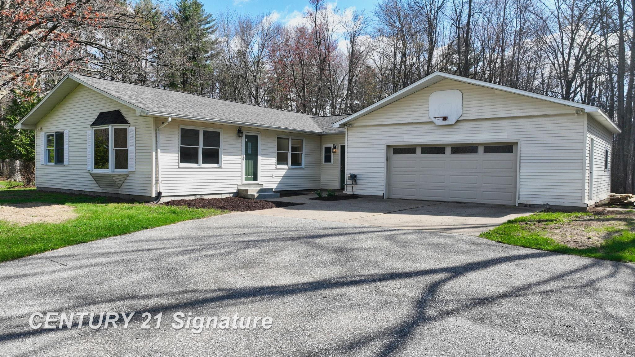 10293 Carr Road, Saint Charles, MI 48655