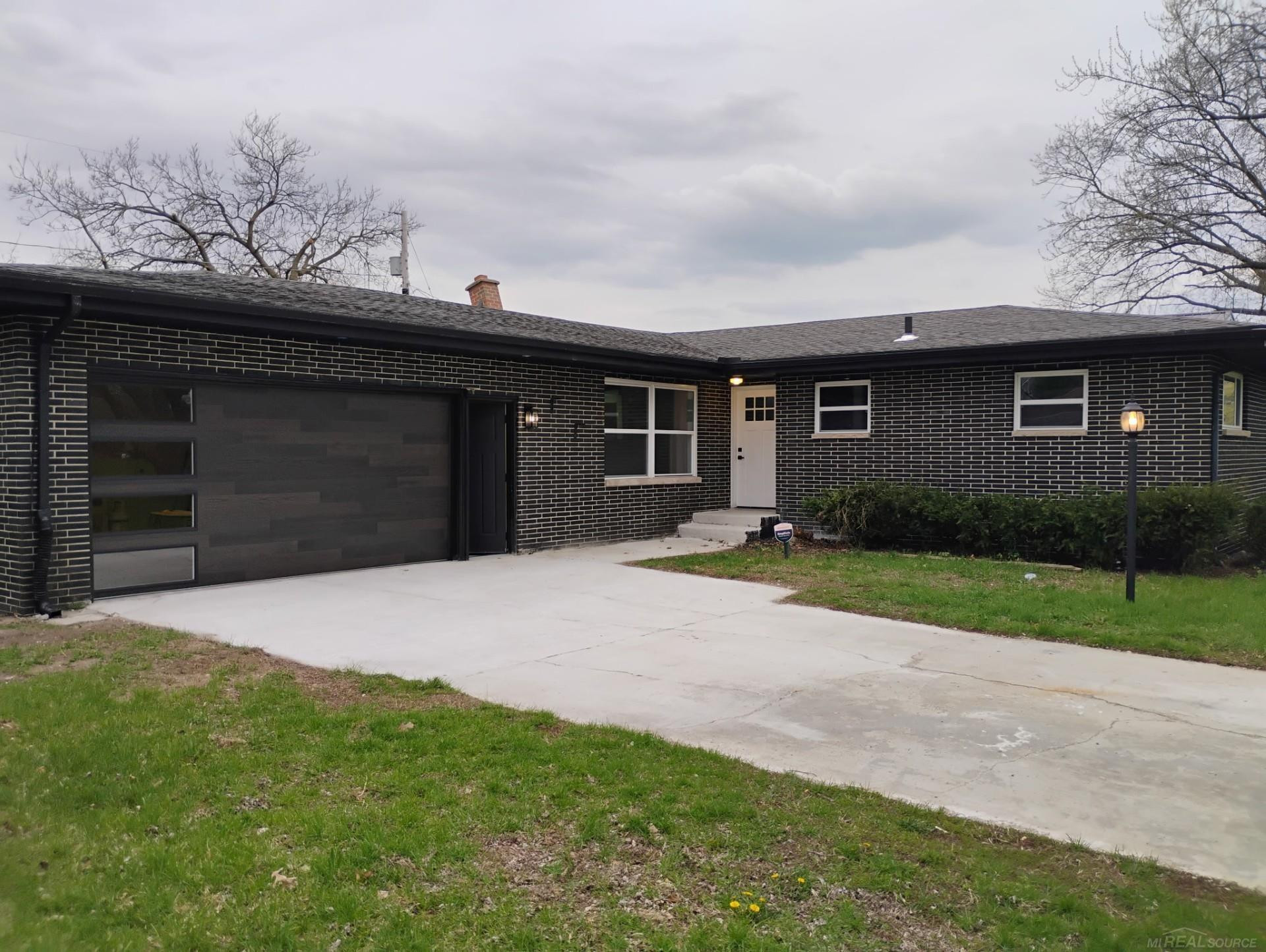 380 Eloise Drive, Benton Harbor, MI 49022 — Photo 2