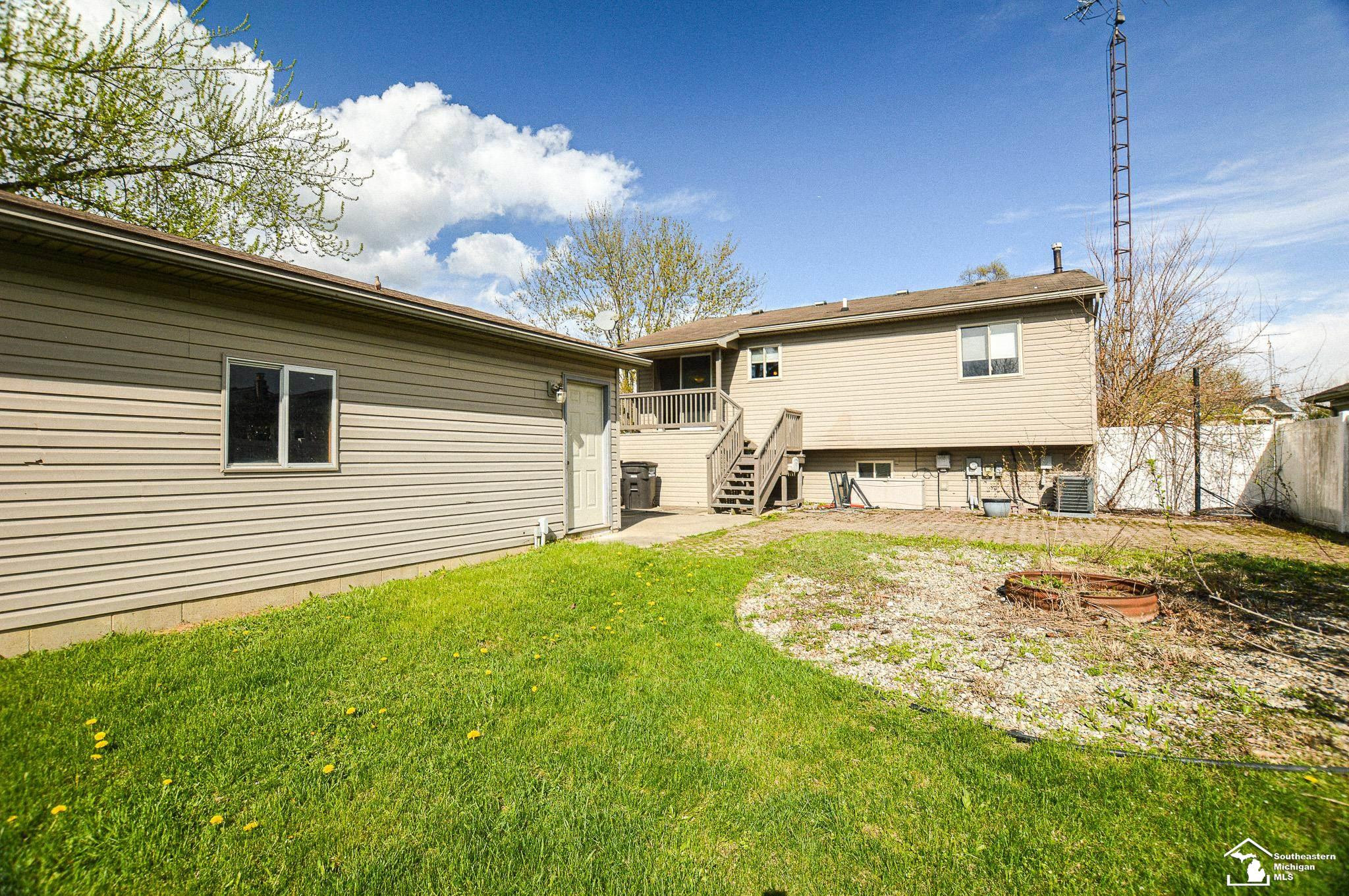 8675 Lillian Drive, Newport, MI 48166 — Photo 20