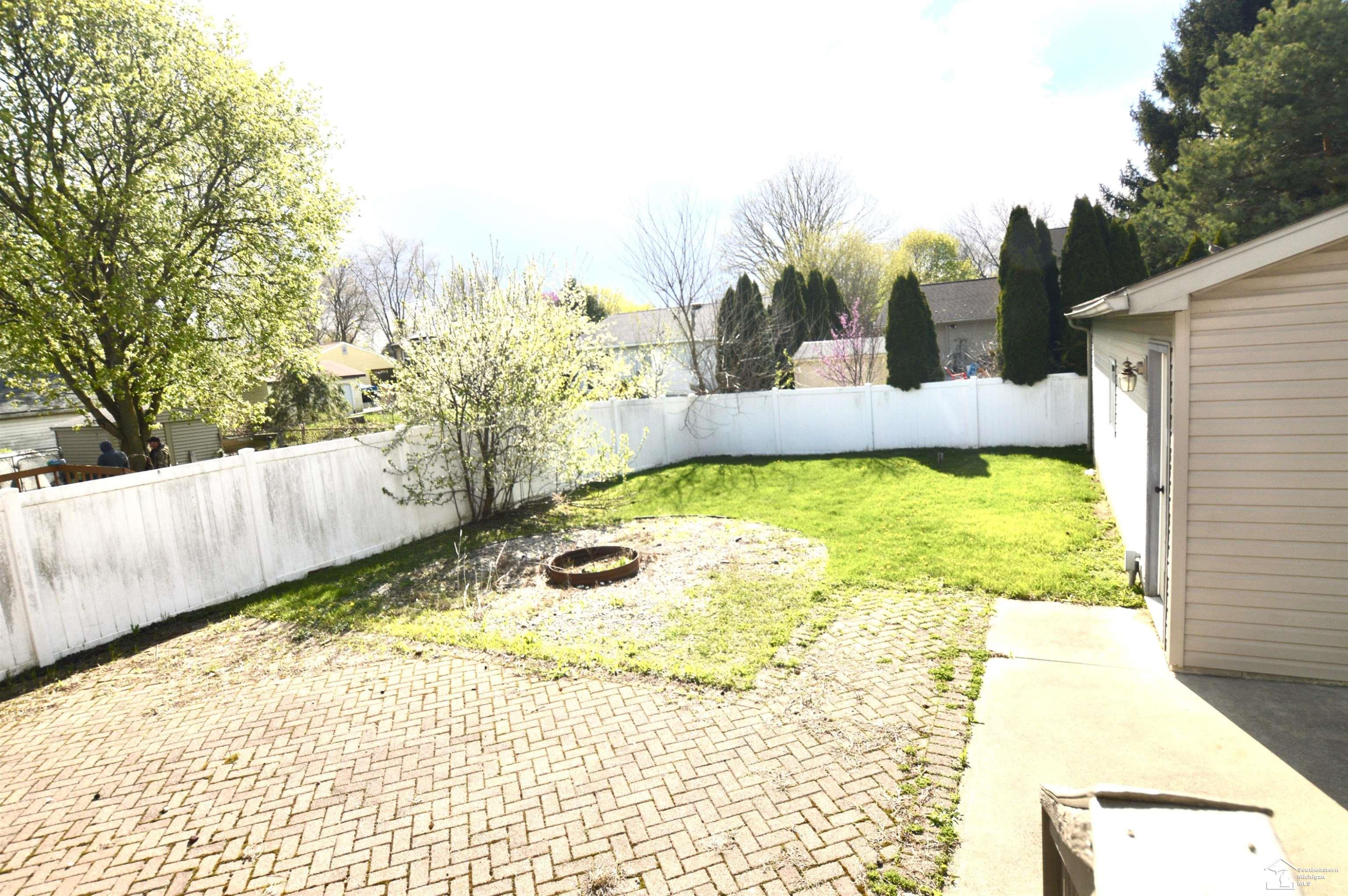8675 Lillian Drive, Newport, MI 48166 — Photo 21