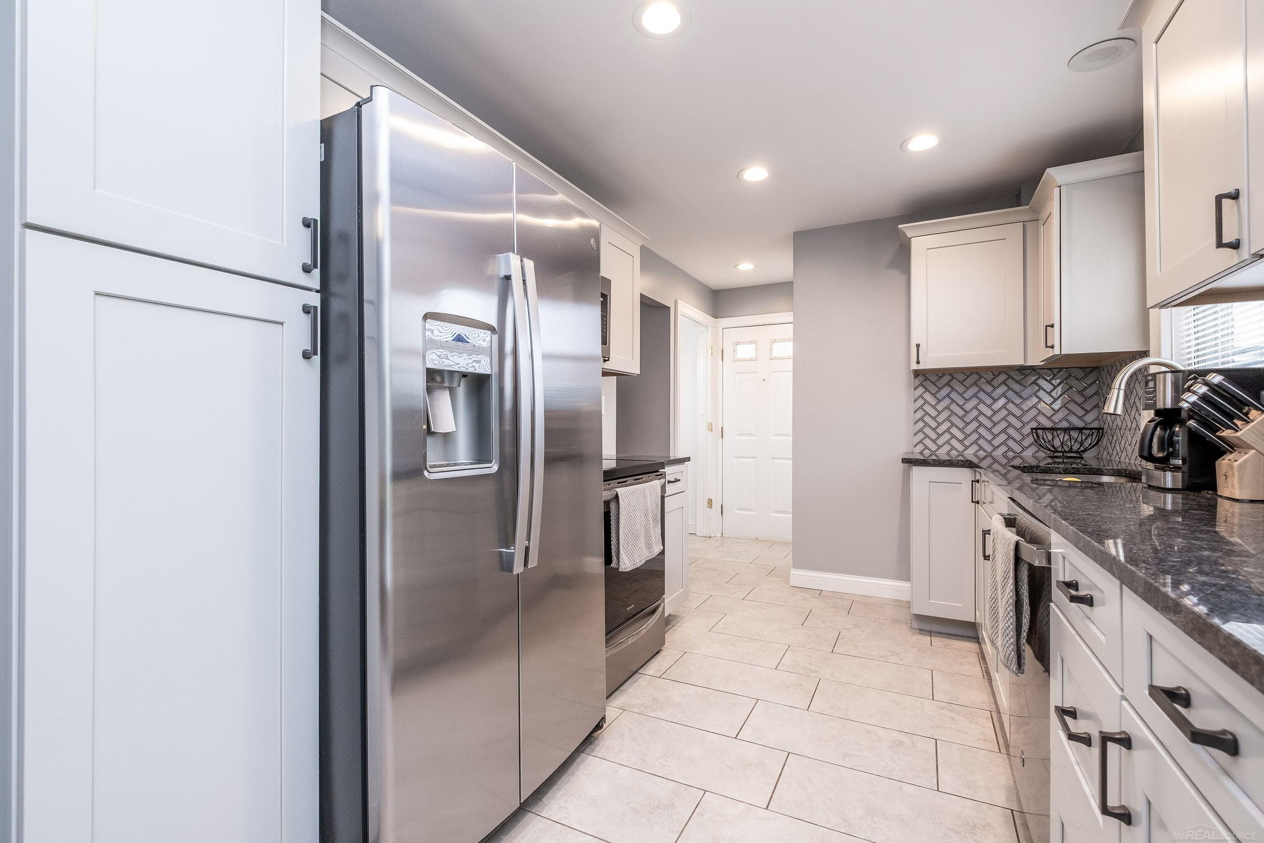 27025 Alger Street, Madison Heights, MI 48071 — Photo 10