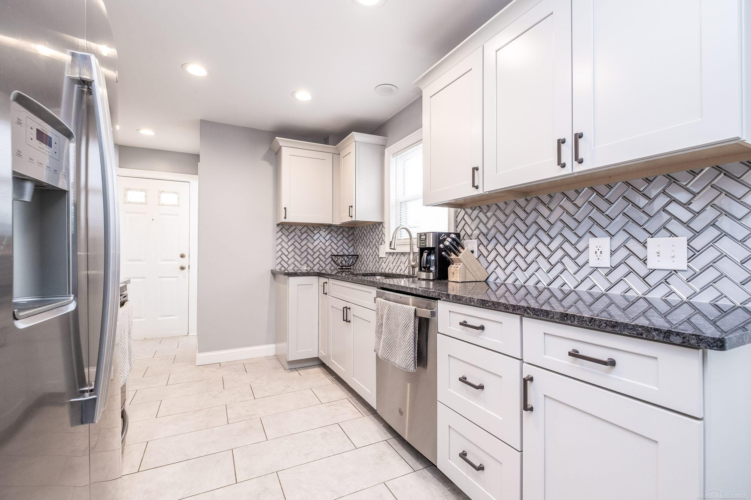 27025 Alger Street, Madison Heights, MI 48071 — Photo 11