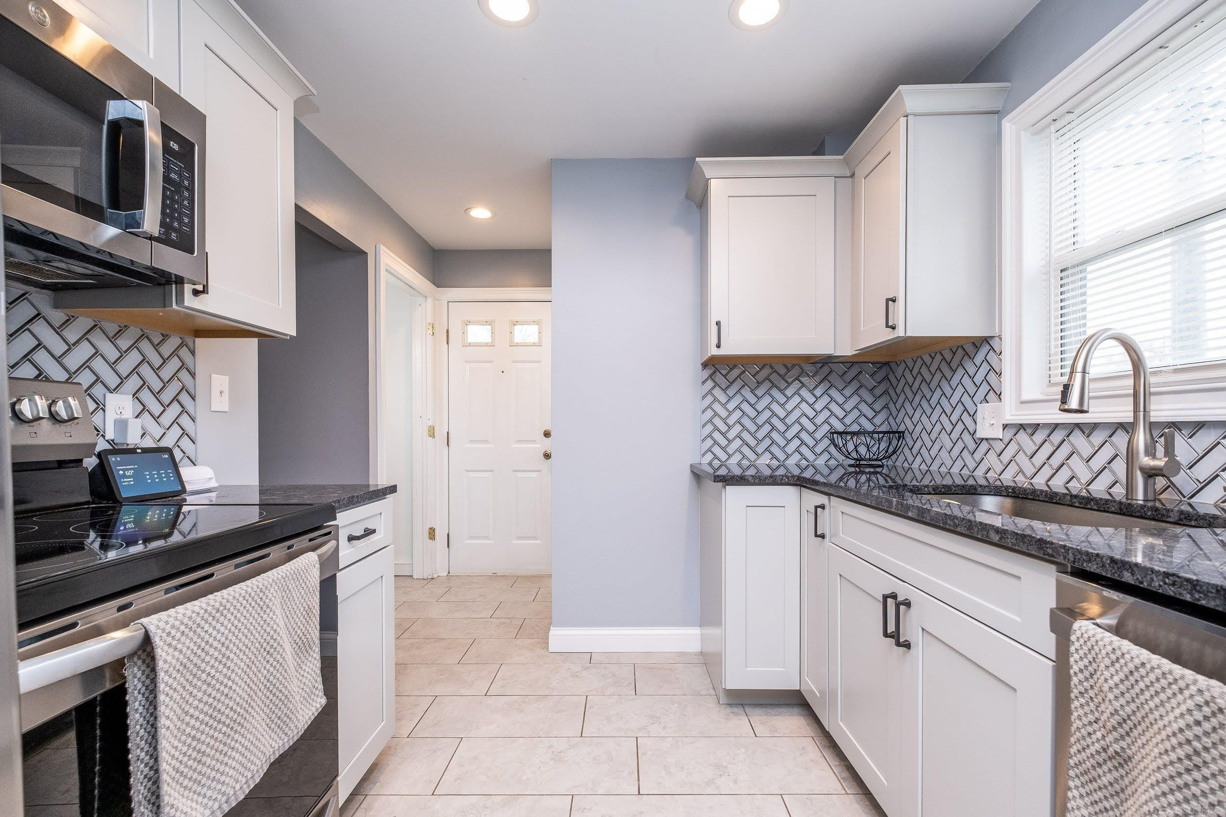 27025 Alger Street, Madison Heights, MI 48071 — Photo 12