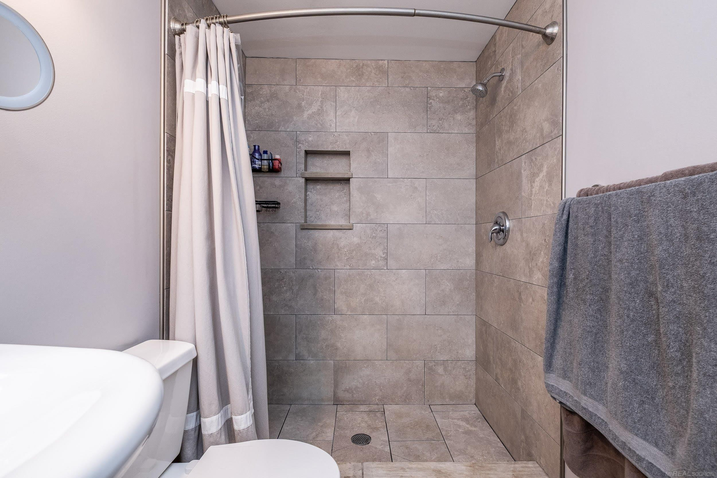 27025 Alger Street, Madison Heights, MI 48071 — Photo 21