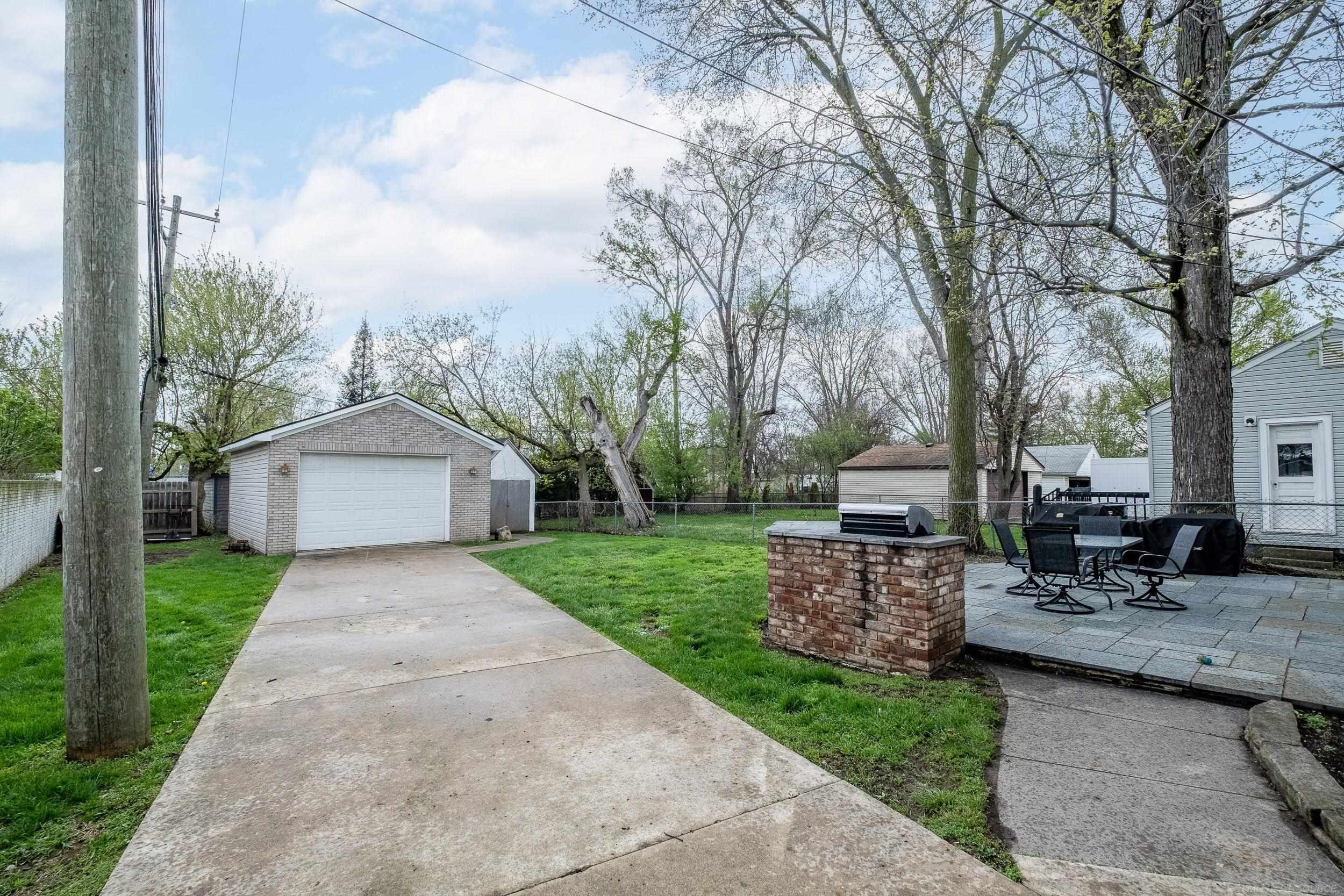 27025 Alger Street, Madison Heights, MI 48071 — Photo 22