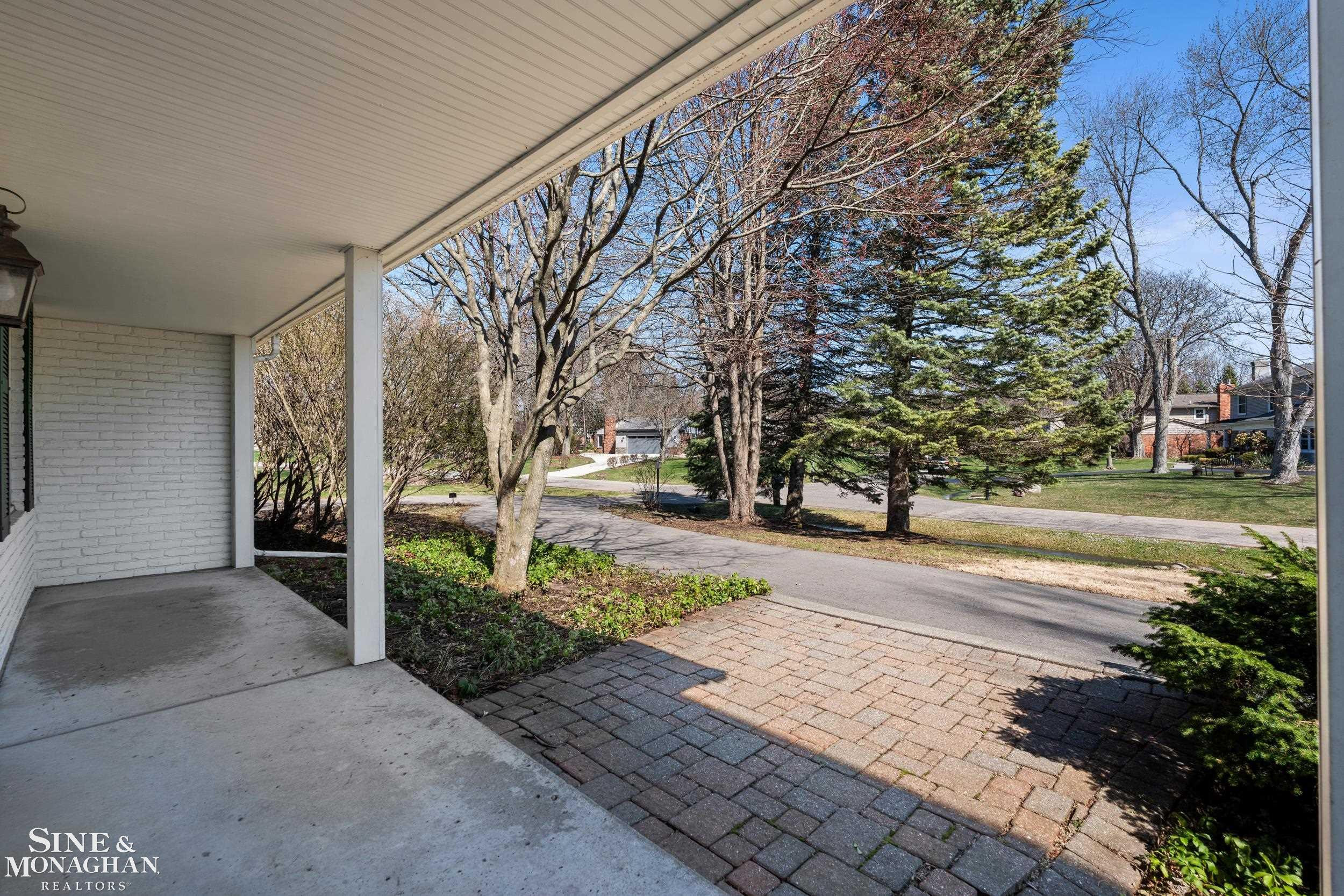 4663 Hedgewood Drive, Bloomfield Hills, MI 48301 — Photo 9