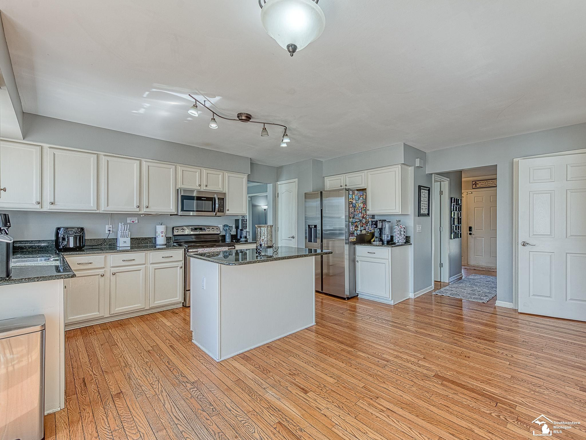 849 Regents Park, Monroe, MI 48161 — Photo 14