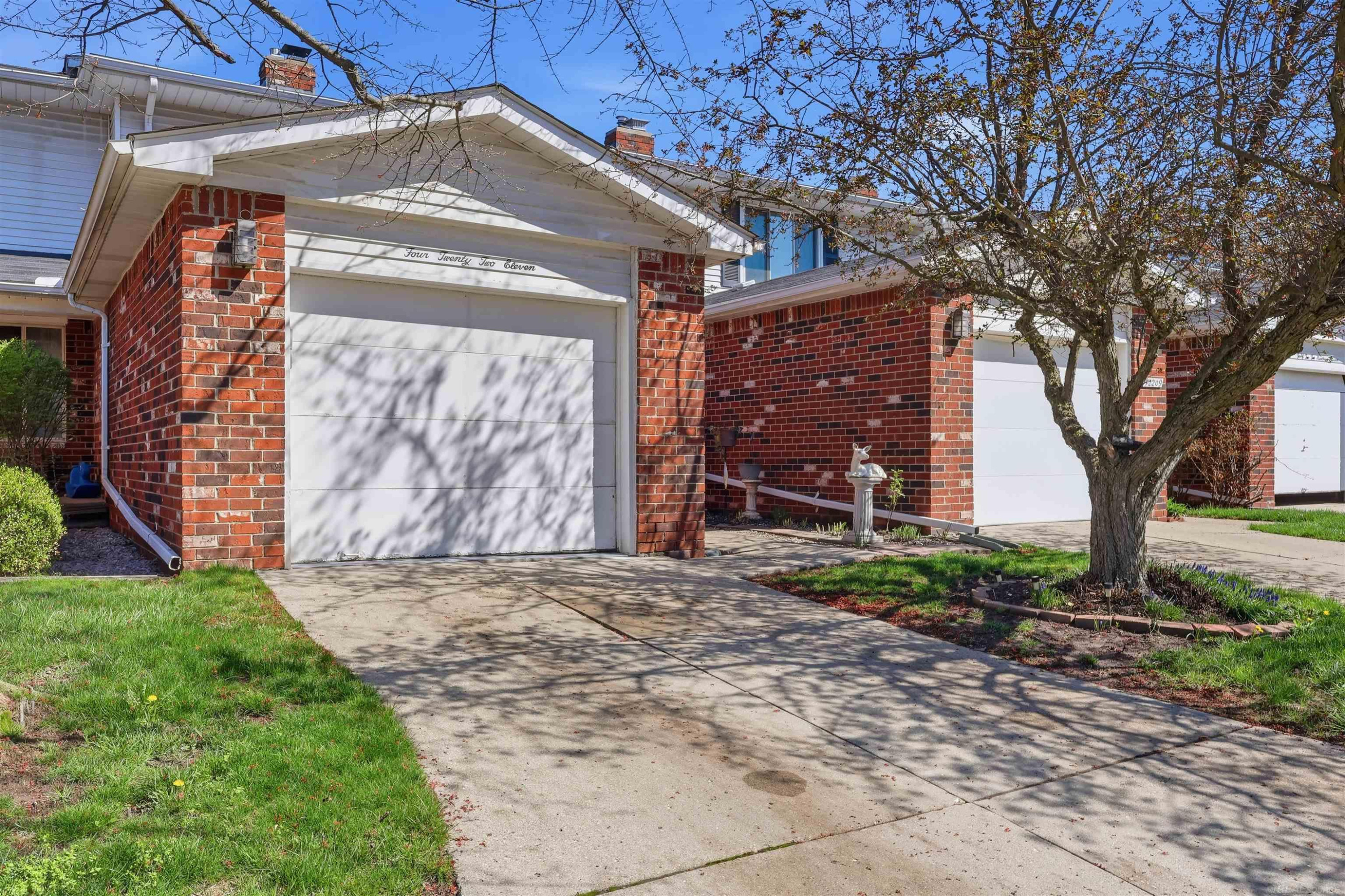 42211 Toddmark Ln Lane, Clinton Twp, MI 48038 — front exterior